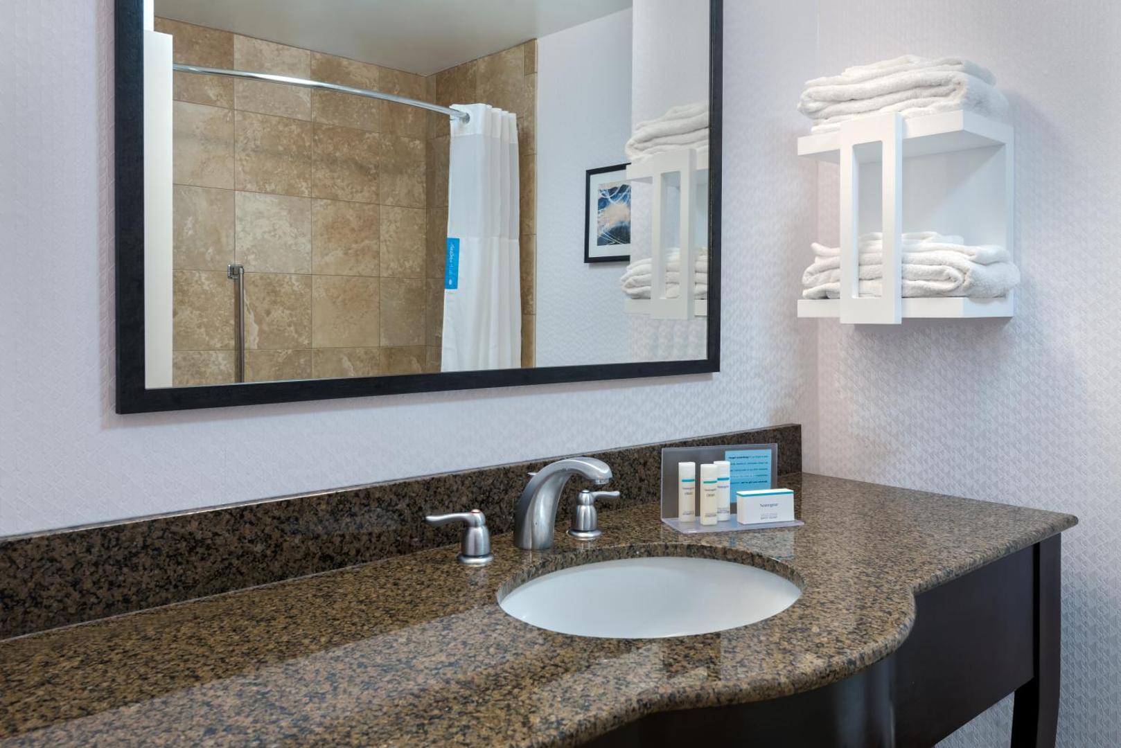 Hampton Inn & Suites Buffalo/Downtown Hampton Inn & Suites Buffalo/Downtown