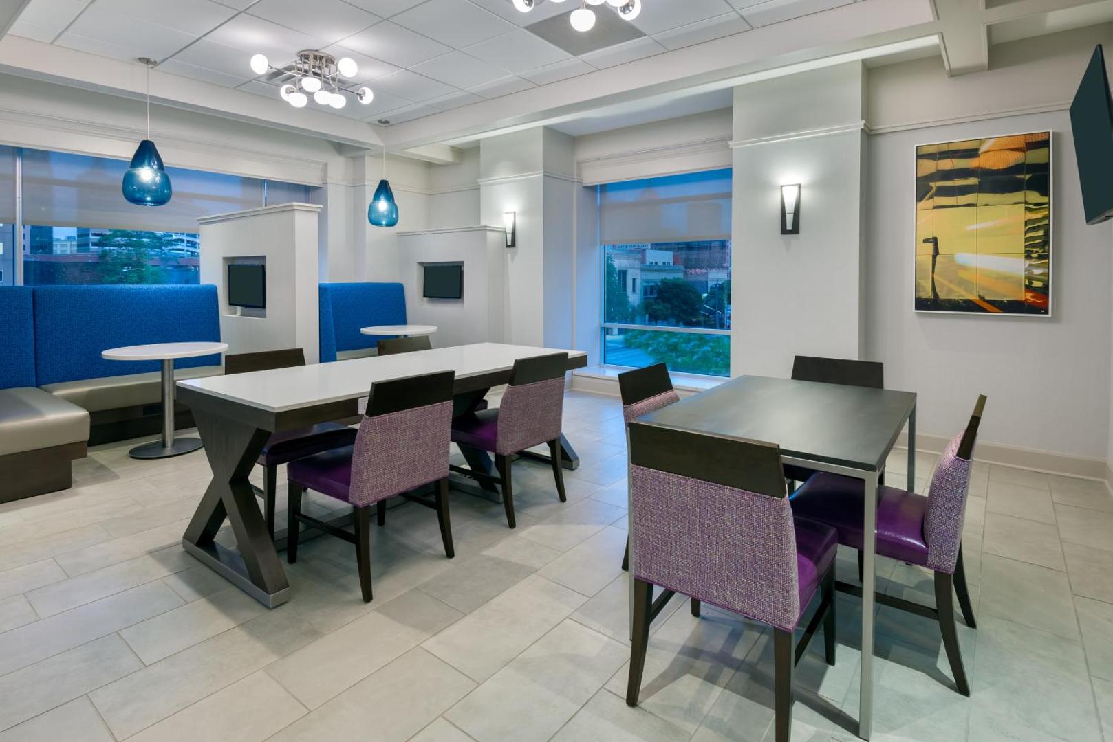 Hampton Inn & Suites Buffalo/Downtown Hampton Inn & Suites Buffalo/Downtown
