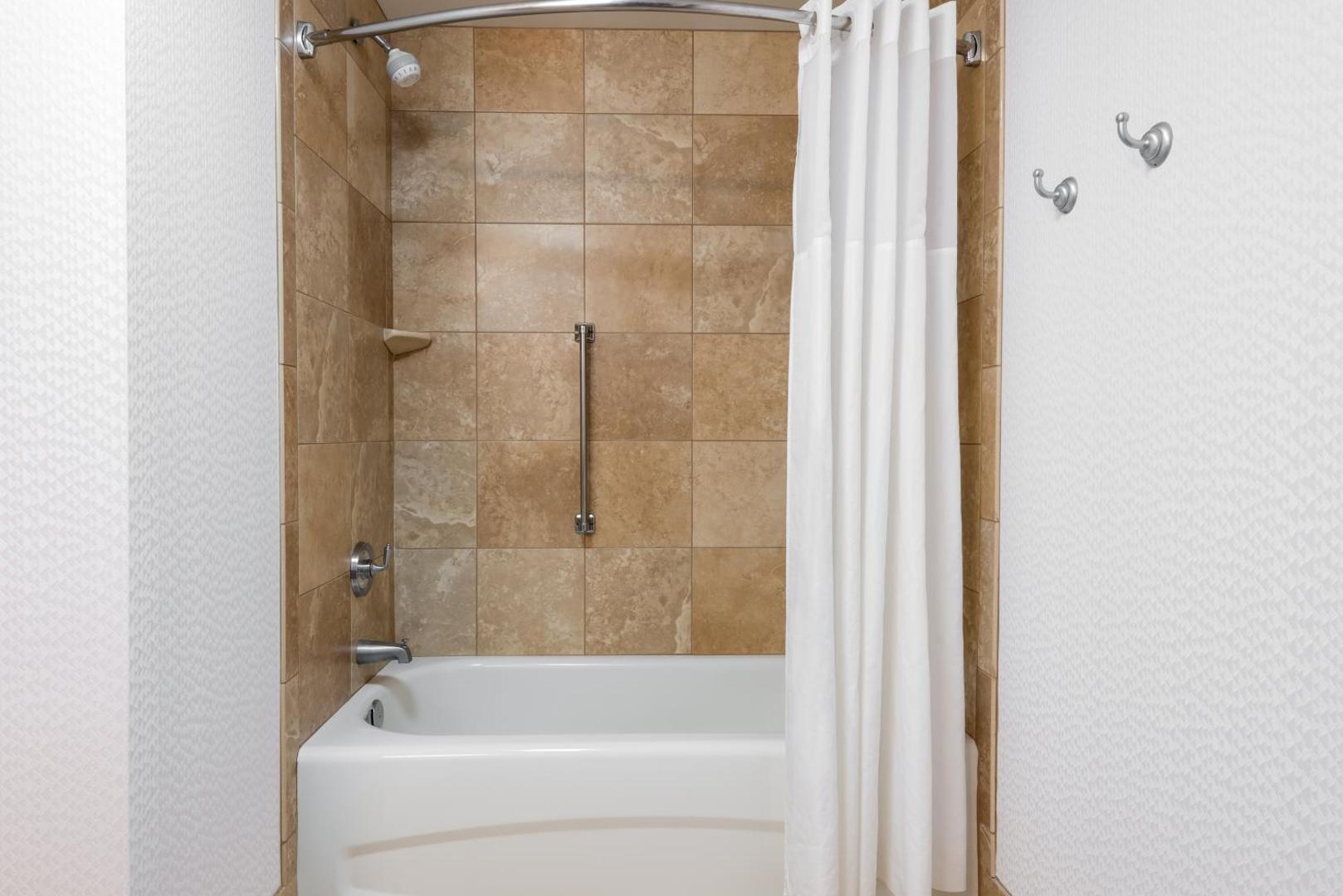 Hampton Inn & Suites Buffalo/Downtown Hampton Inn & Suites Buffalo/Downtown