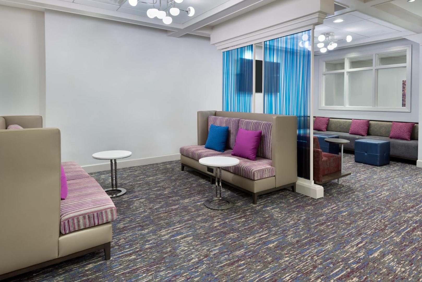 Hampton Inn & Suites Buffalo/Downtown Hampton Inn & Suites Buffalo/Downtown