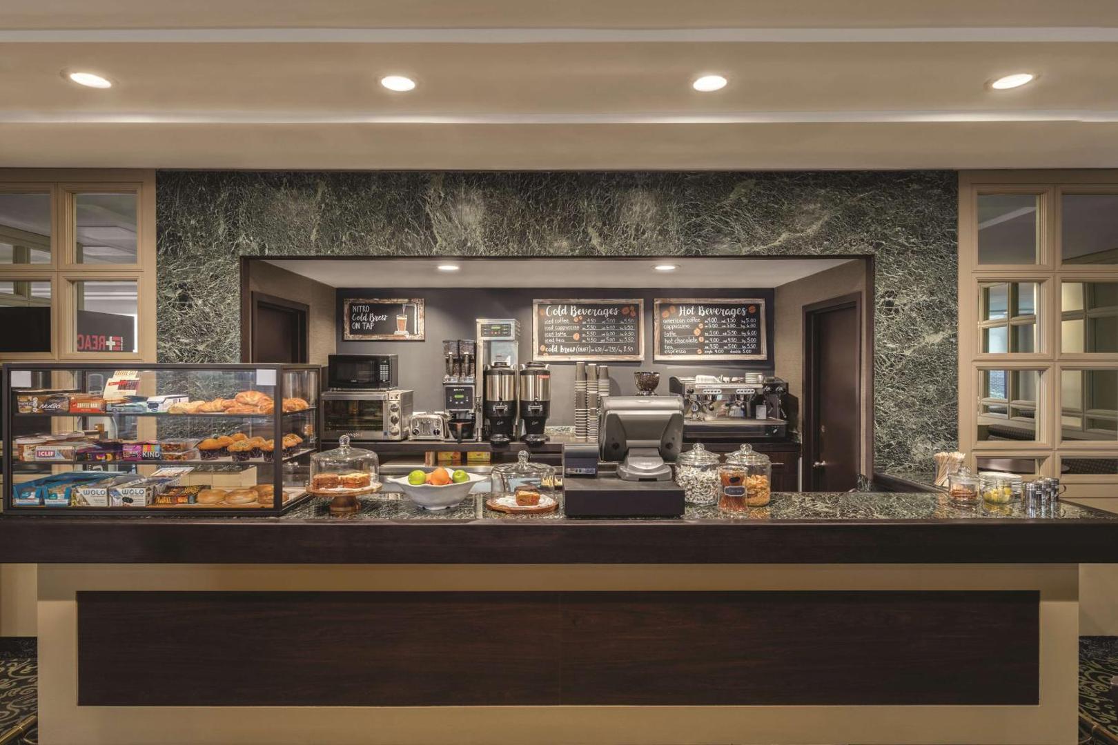 DoubleTree by Hilton New York LaGuardia