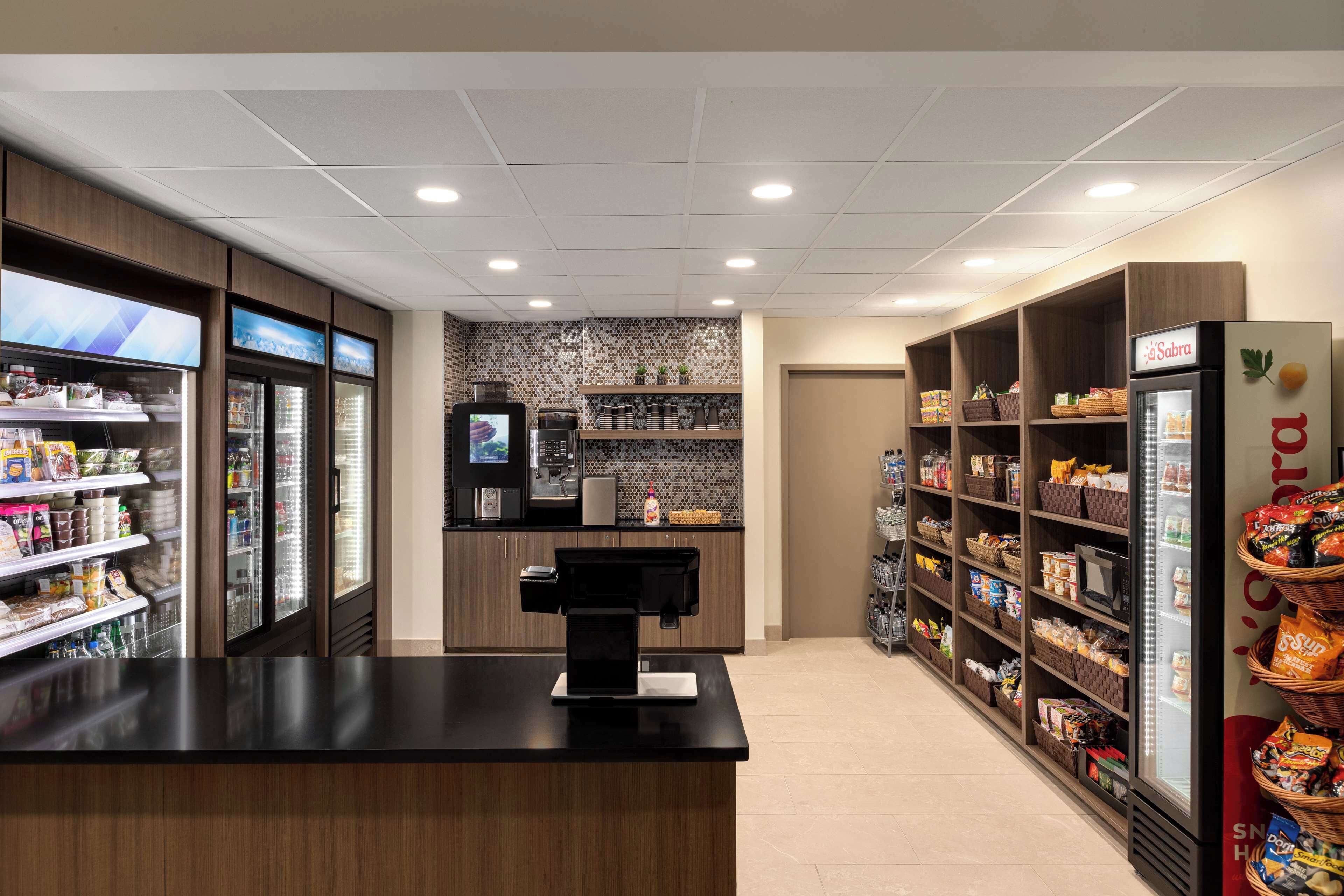 DoubleTree by Hilton New York LaGuardia