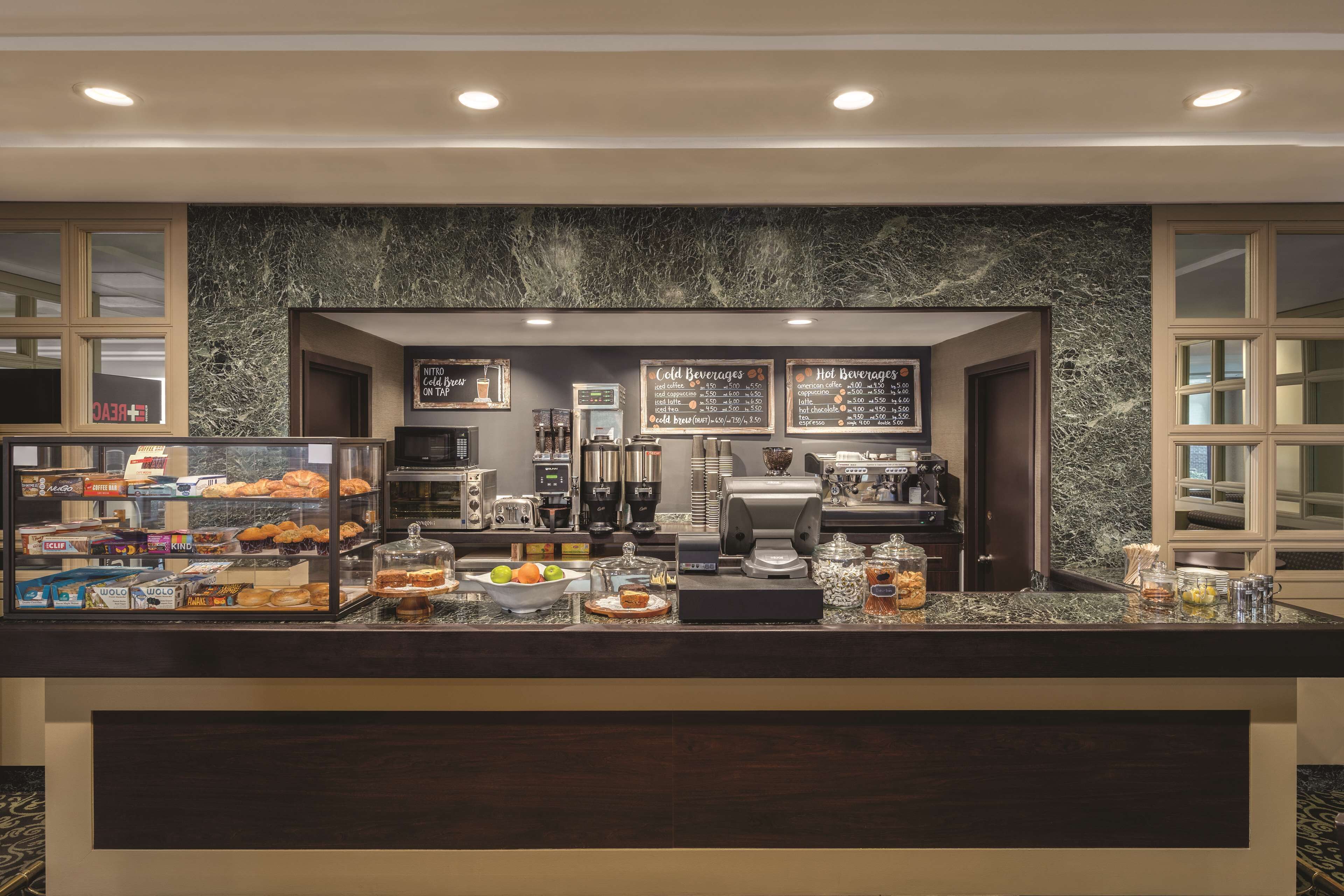 DoubleTree by Hilton New York LaGuardia