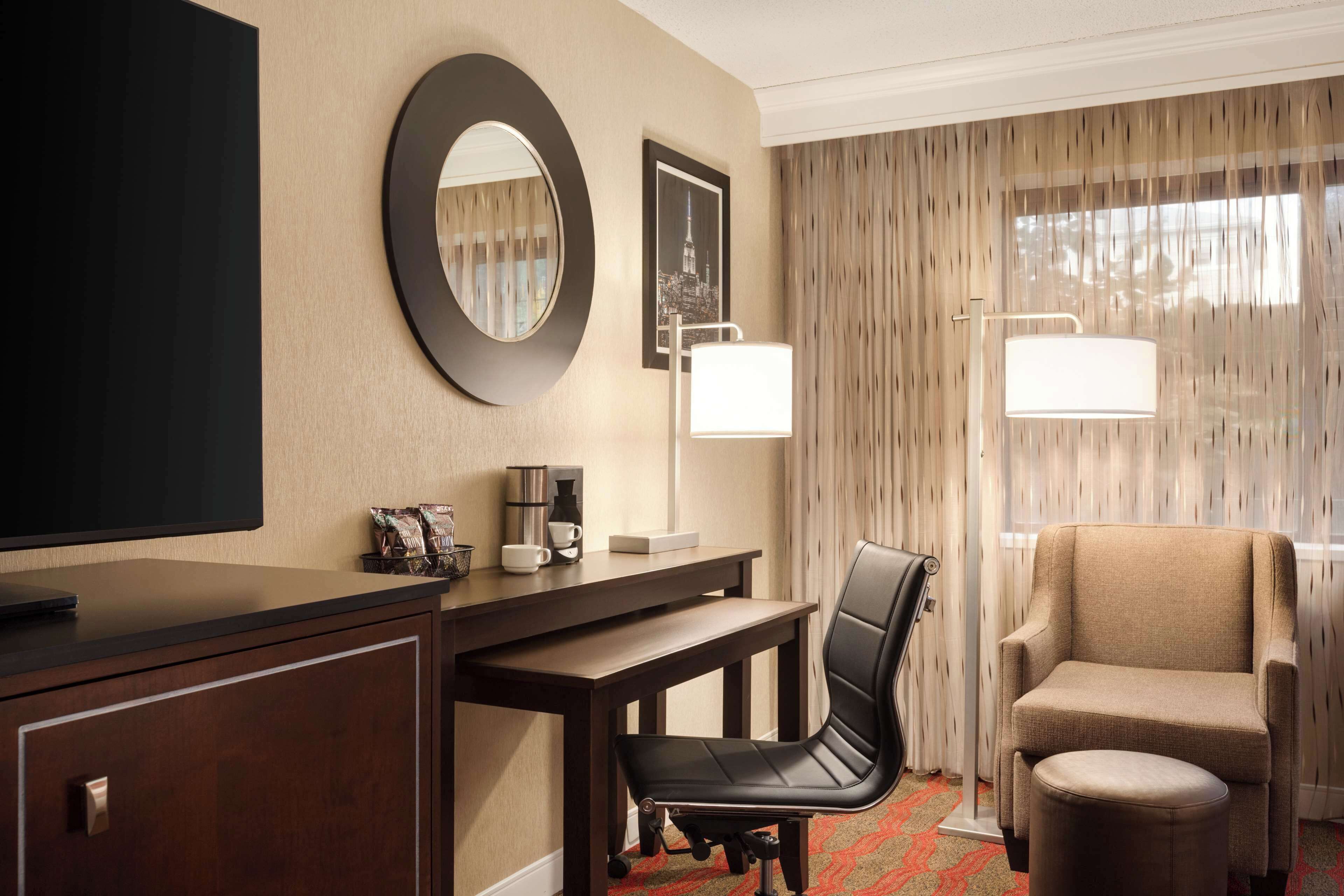 DoubleTree by Hilton New York LaGuardia