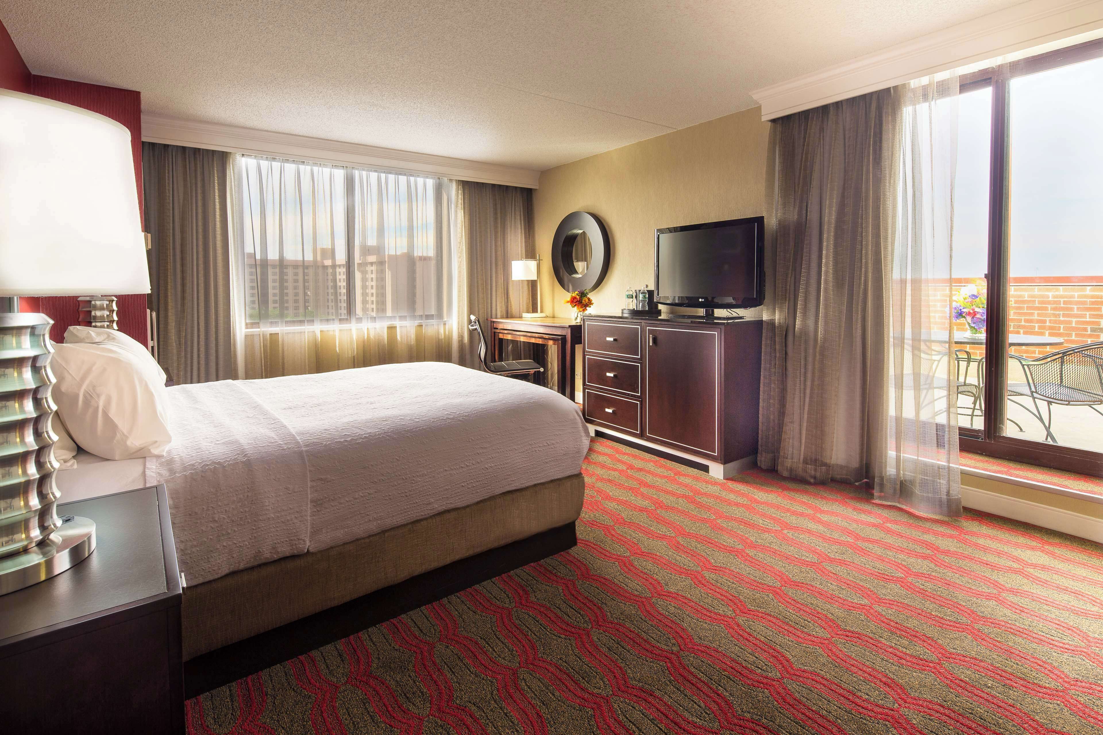 DoubleTree by Hilton New York LaGuardia