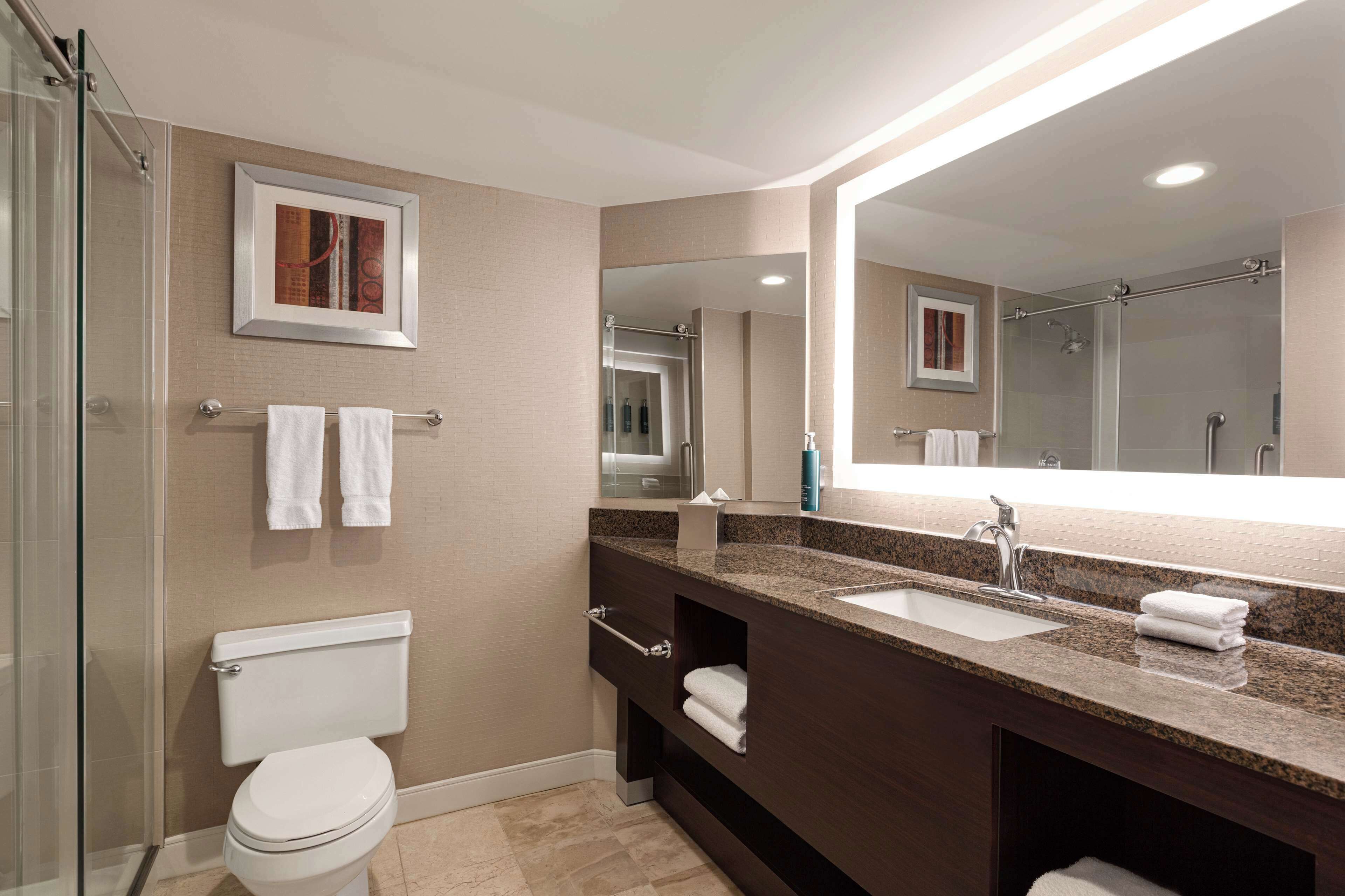 DoubleTree by Hilton New York LaGuardia