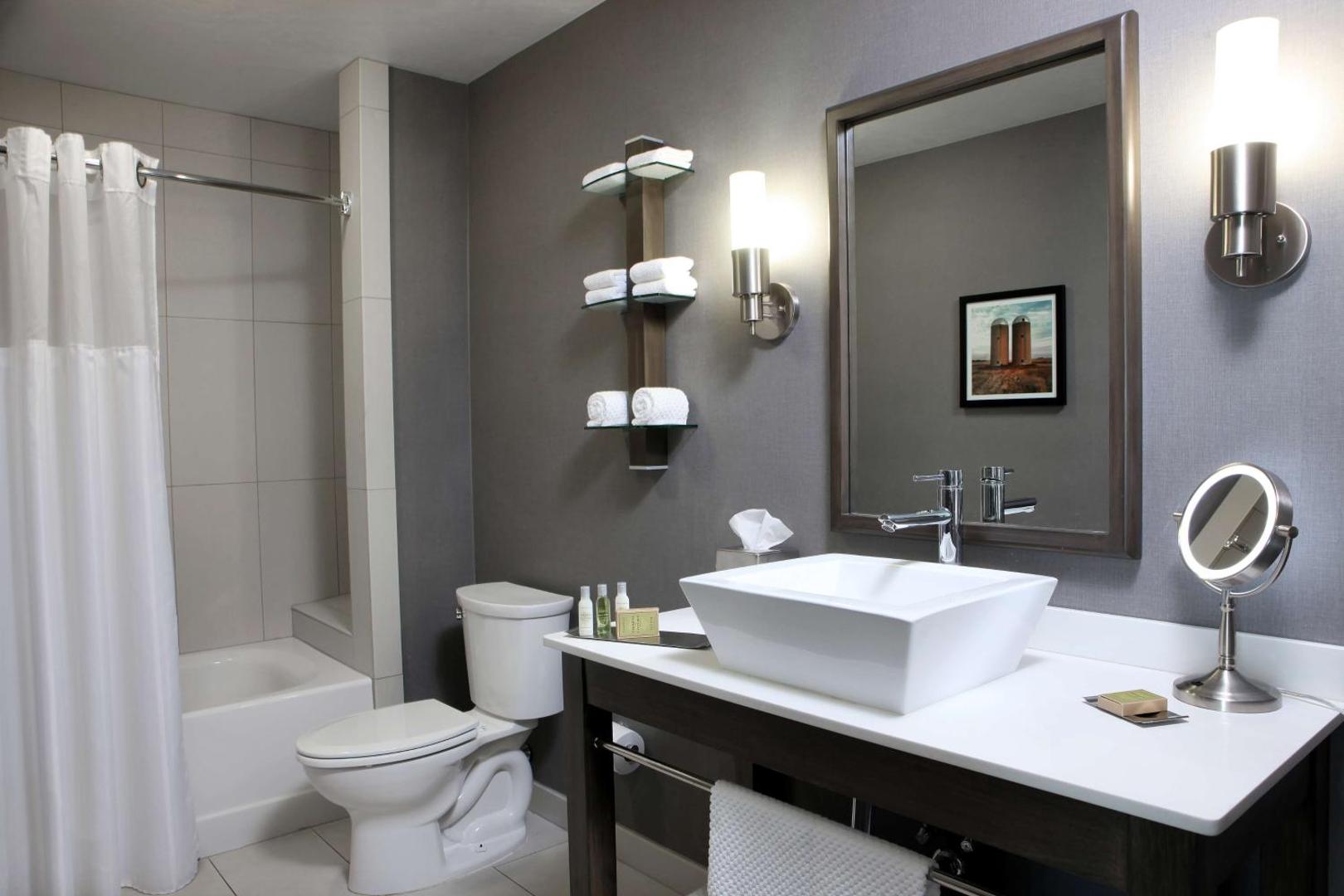 DoubleTree by Hilton West Fargo Sanford Medical Center Area DoubleTree by Hilton West Fargo Sanford Medical Center Area