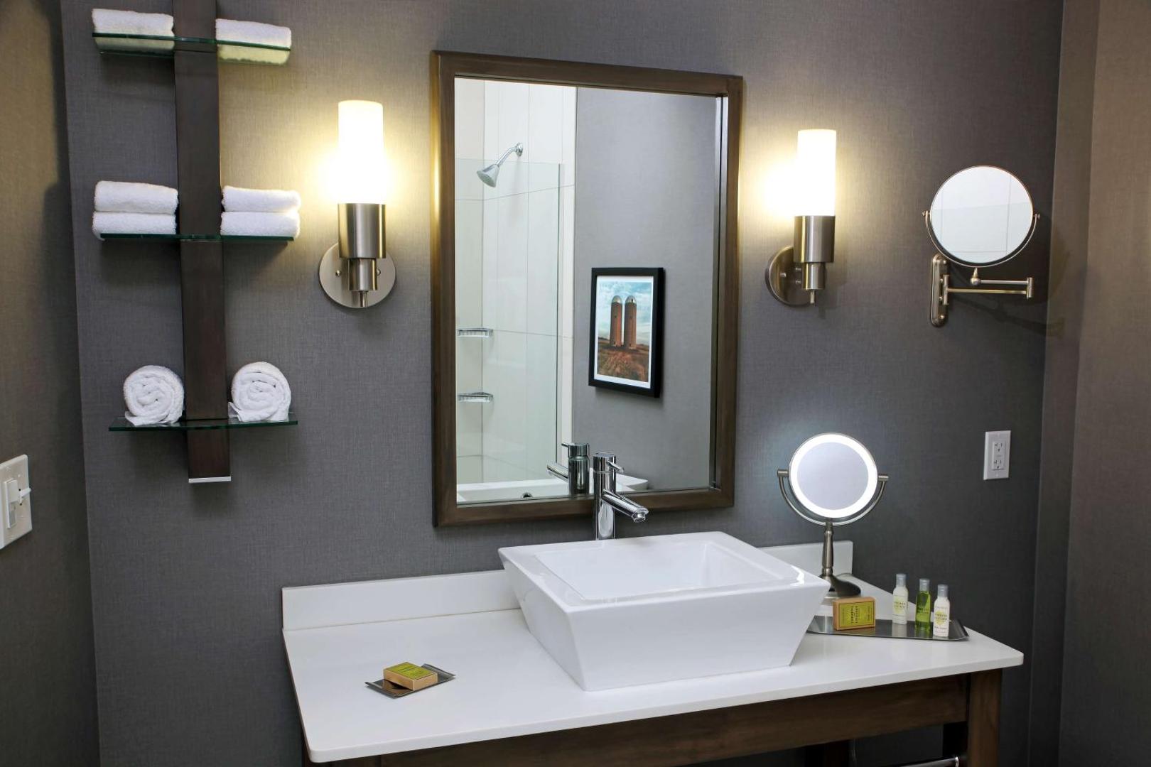 DoubleTree by Hilton West Fargo Sanford Medical Center Area DoubleTree by Hilton West Fargo Sanford Medical Center Area