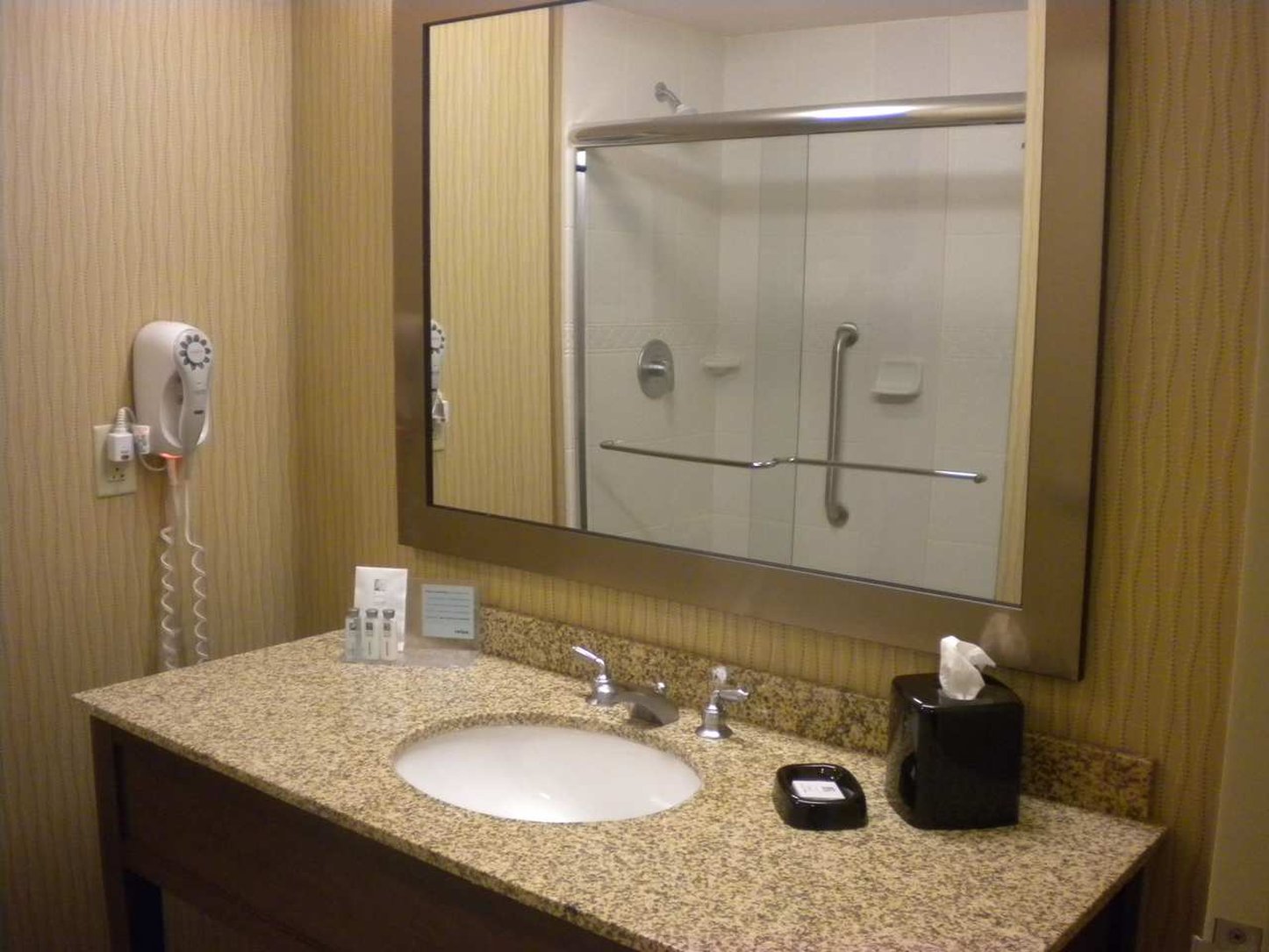 Hampton Inn & Suites Cincinnati / Uptown - University Area Hampton Inn & Suites Cincinnati / Uptown - University Area