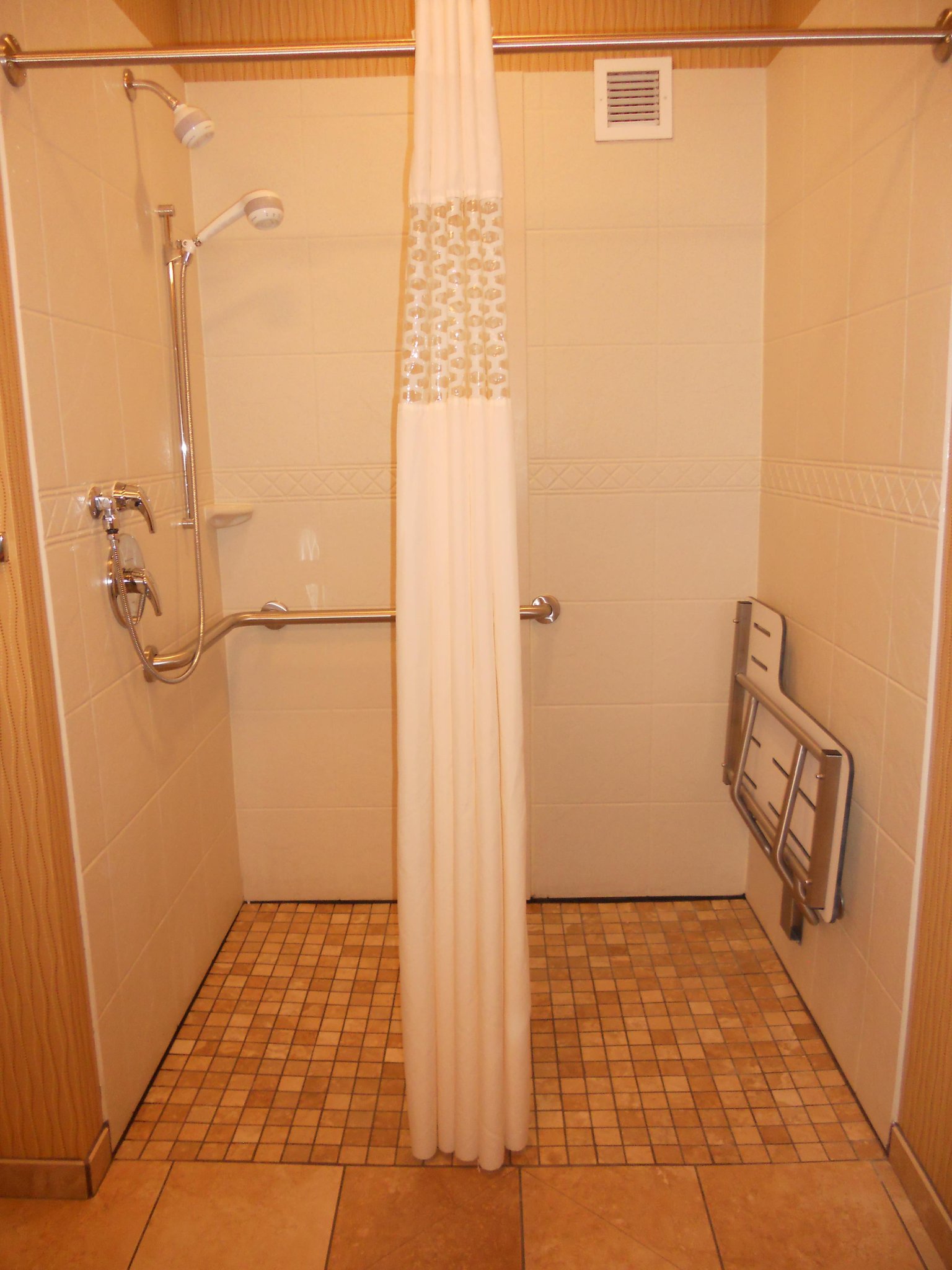Hampton Inn & Suites Cincinnati / Uptown - University Area Hampton Inn & Suites Cincinnati / Uptown - University Area