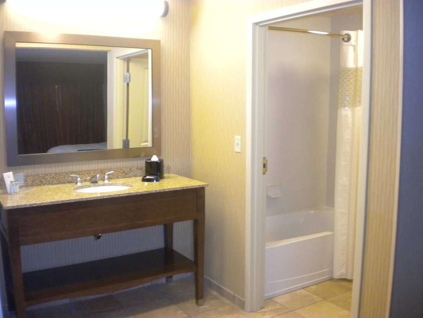 Hampton Inn & Suites Cincinnati / Uptown - University Area Hampton Inn & Suites Cincinnati / Uptown - University Area