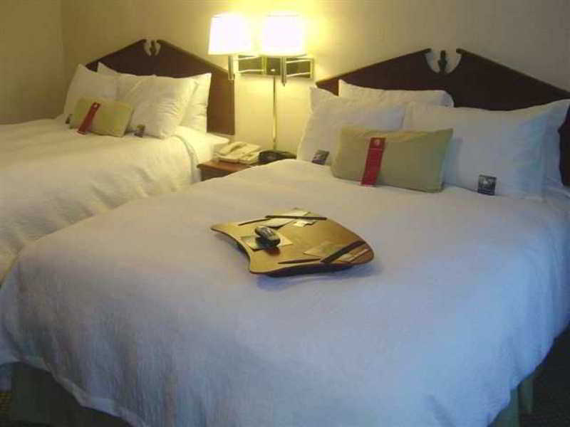 Hampton Inn & Suites Cleveland Airport Hampton Inn & Suites Cleveland Airport