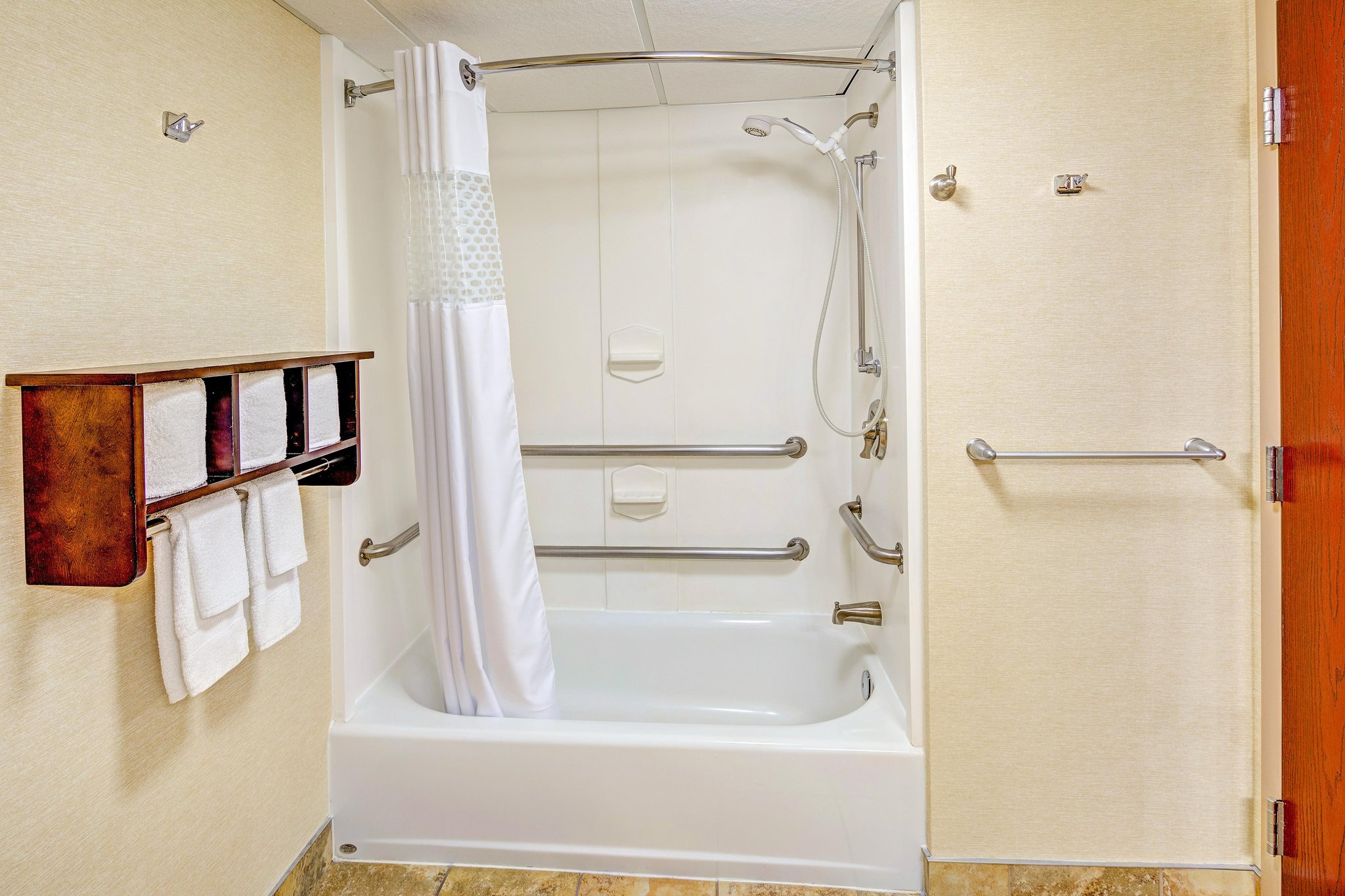 Hampton Inn & Suites Cleveland Airport Hampton Inn & Suites Cleveland Airport
