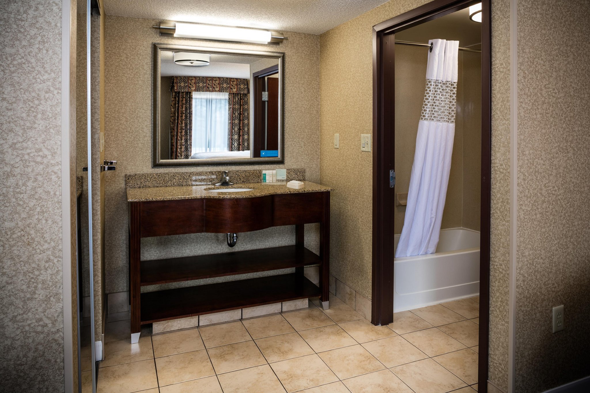 Hampton Inn & Suites Toledo-Perrysburg Hampton Inn & Suites Toledo-Perrysburg