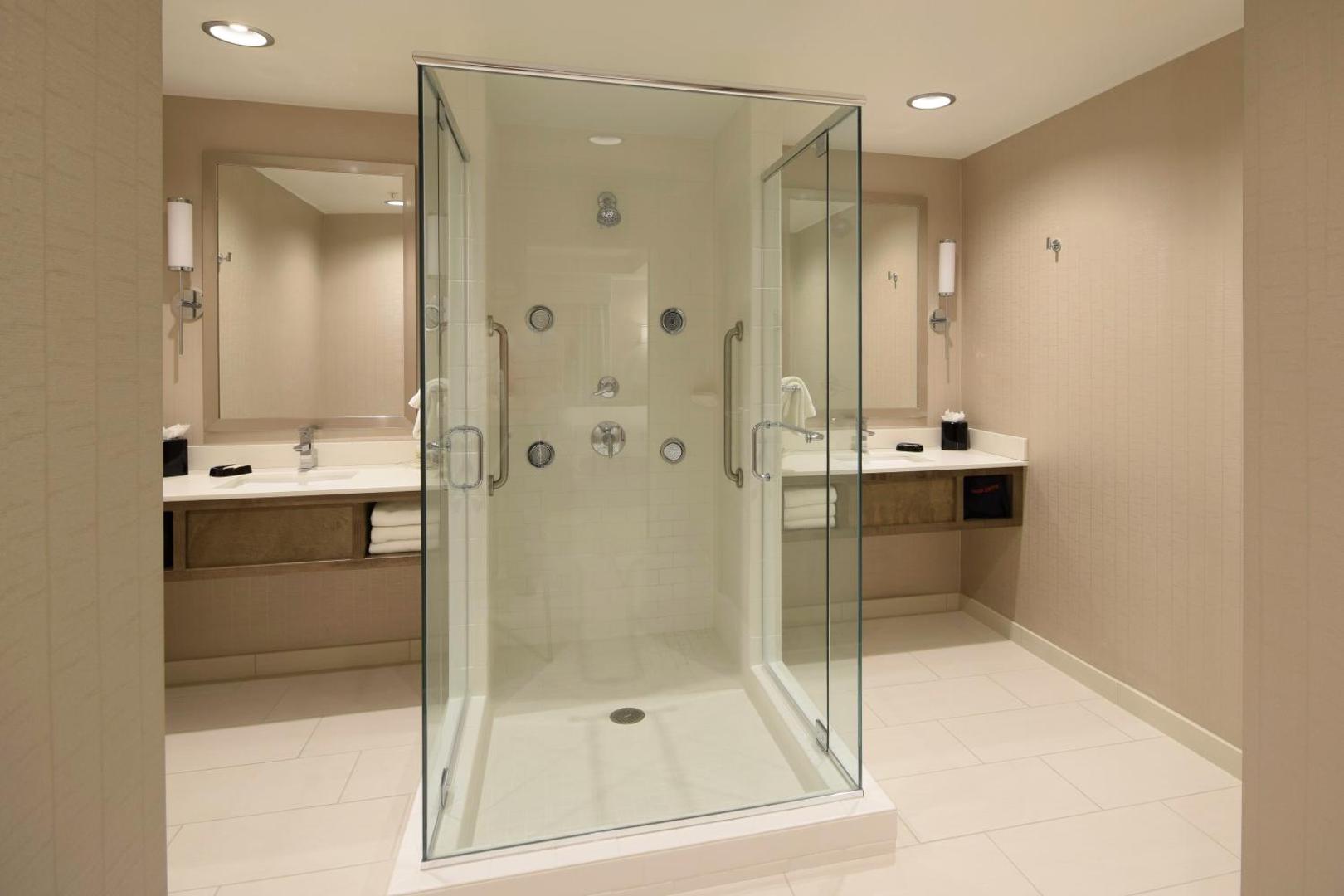 Holiday Inn Cincinnati N - West Chester Holiday Inn Cincinnati N - West Chester