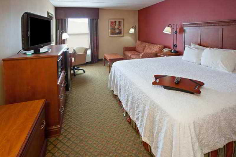 Hampton Inn Youngstown-West I-80 Hampton Inn Youngstown-West I-80