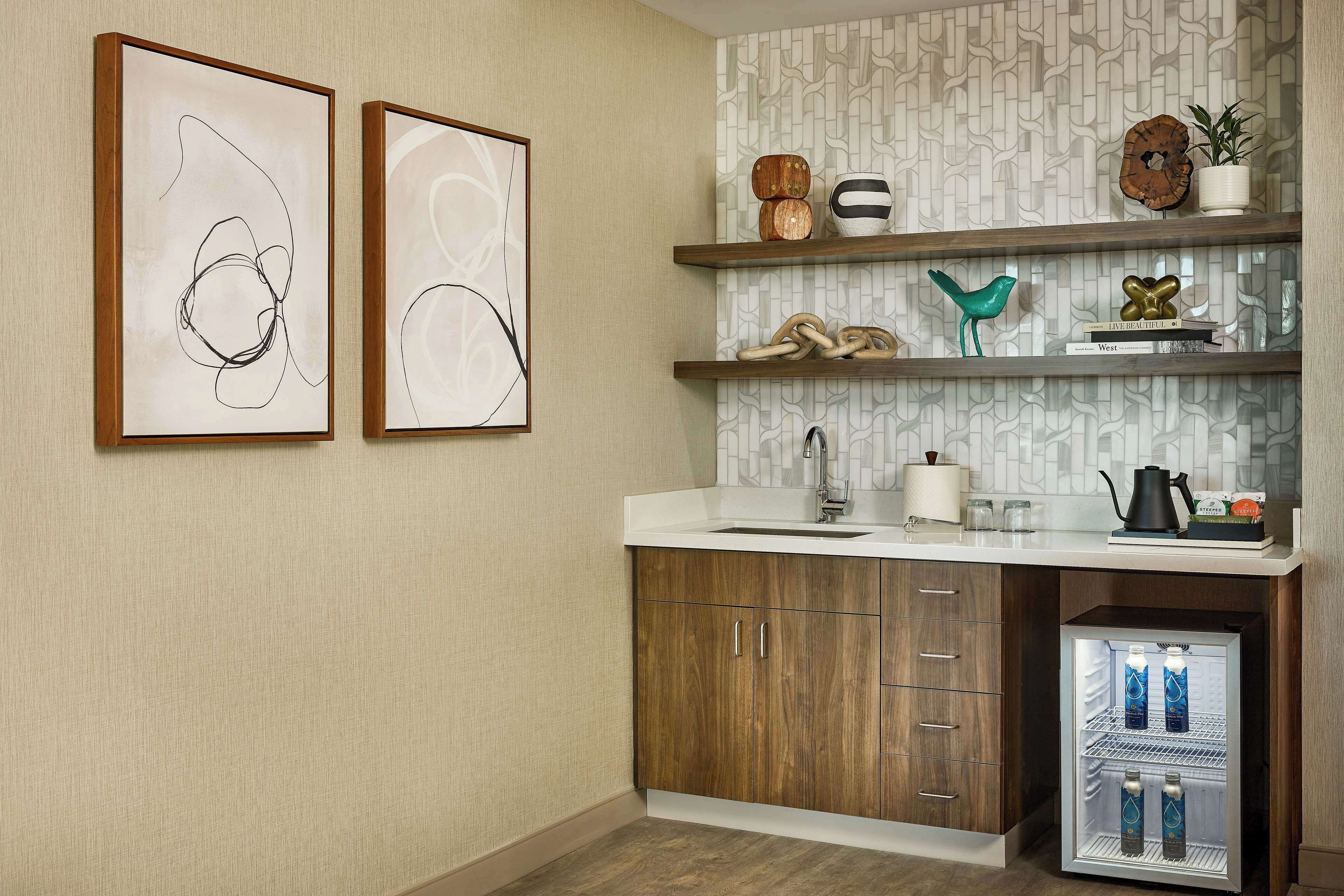 Lively Hotel on OAK Oklahoma City Tapestry by Hilton