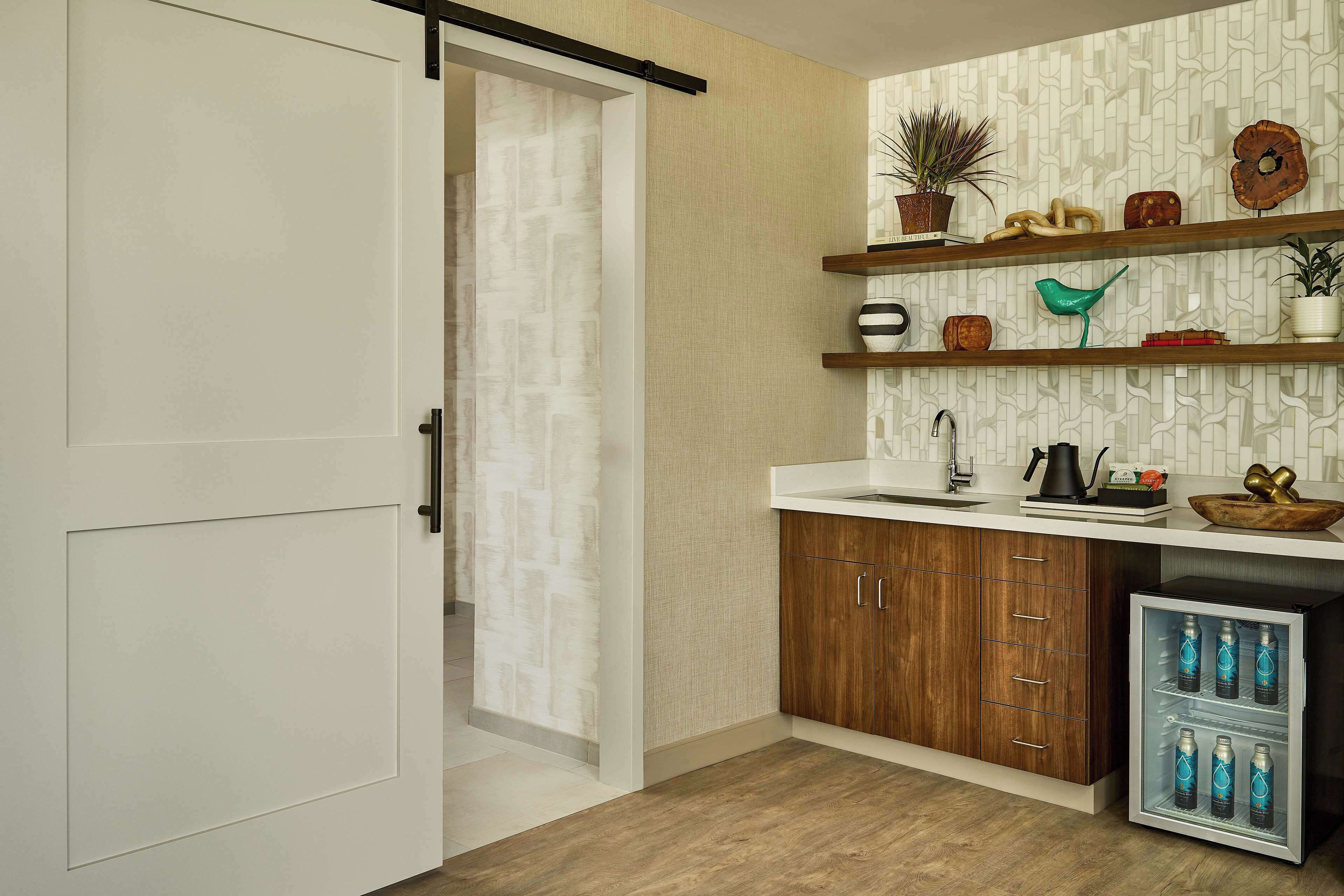 Lively Hotel on OAK Oklahoma City Tapestry by Hilton