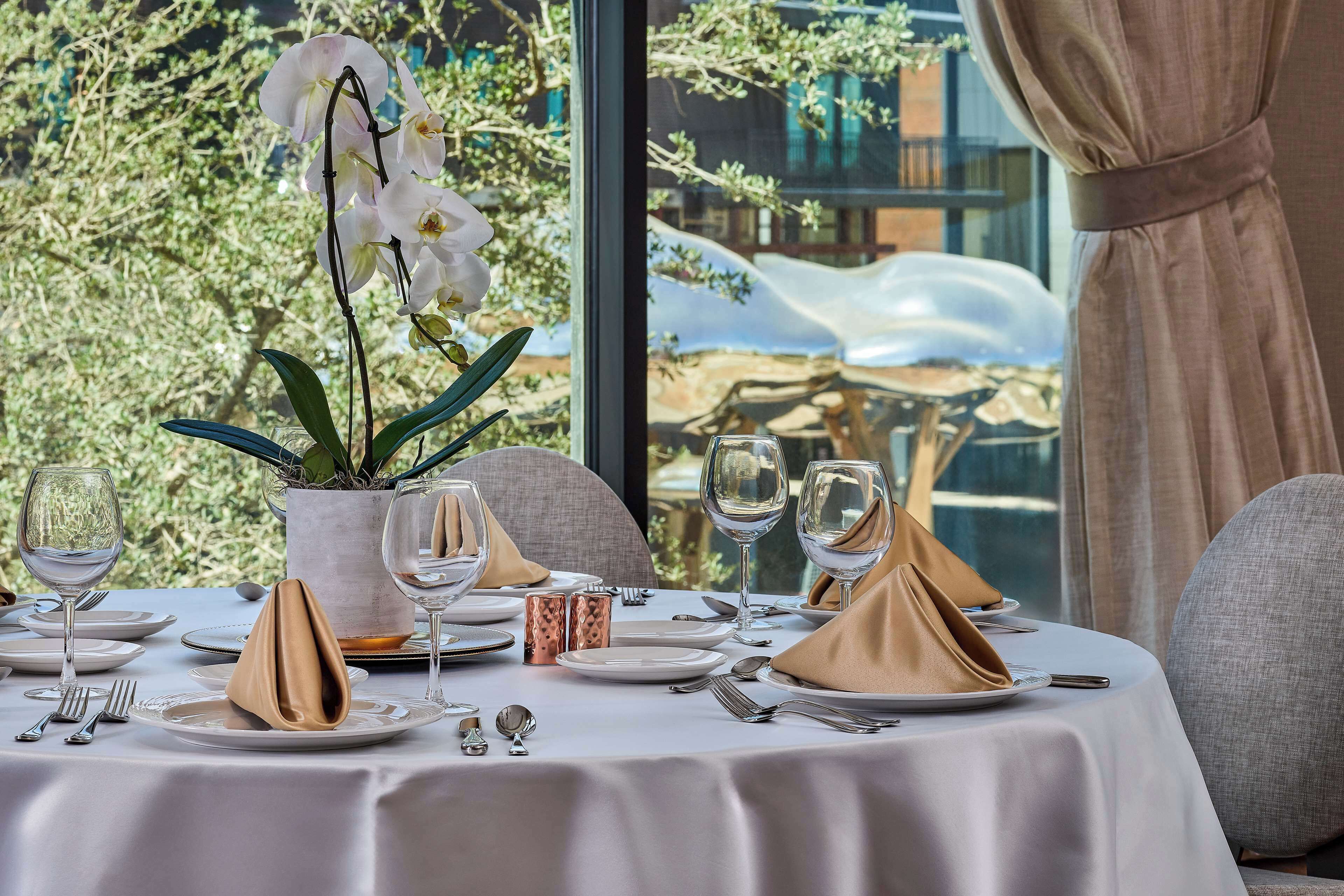 Lively Hotel on OAK Oklahoma City Tapestry by Hilton