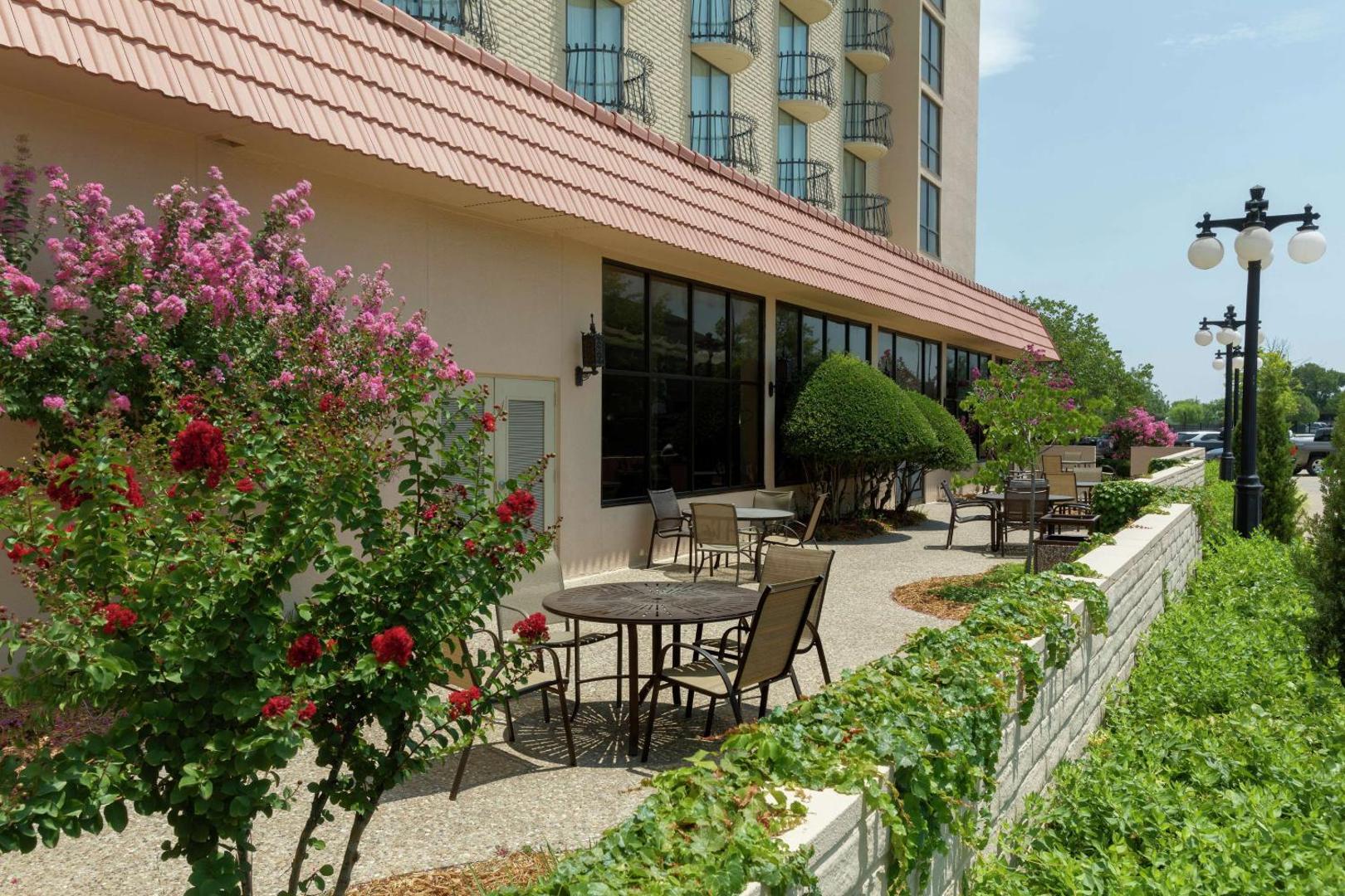 Embassy Suites Tulsa I-44 Embassy Suites Tulsa I-44