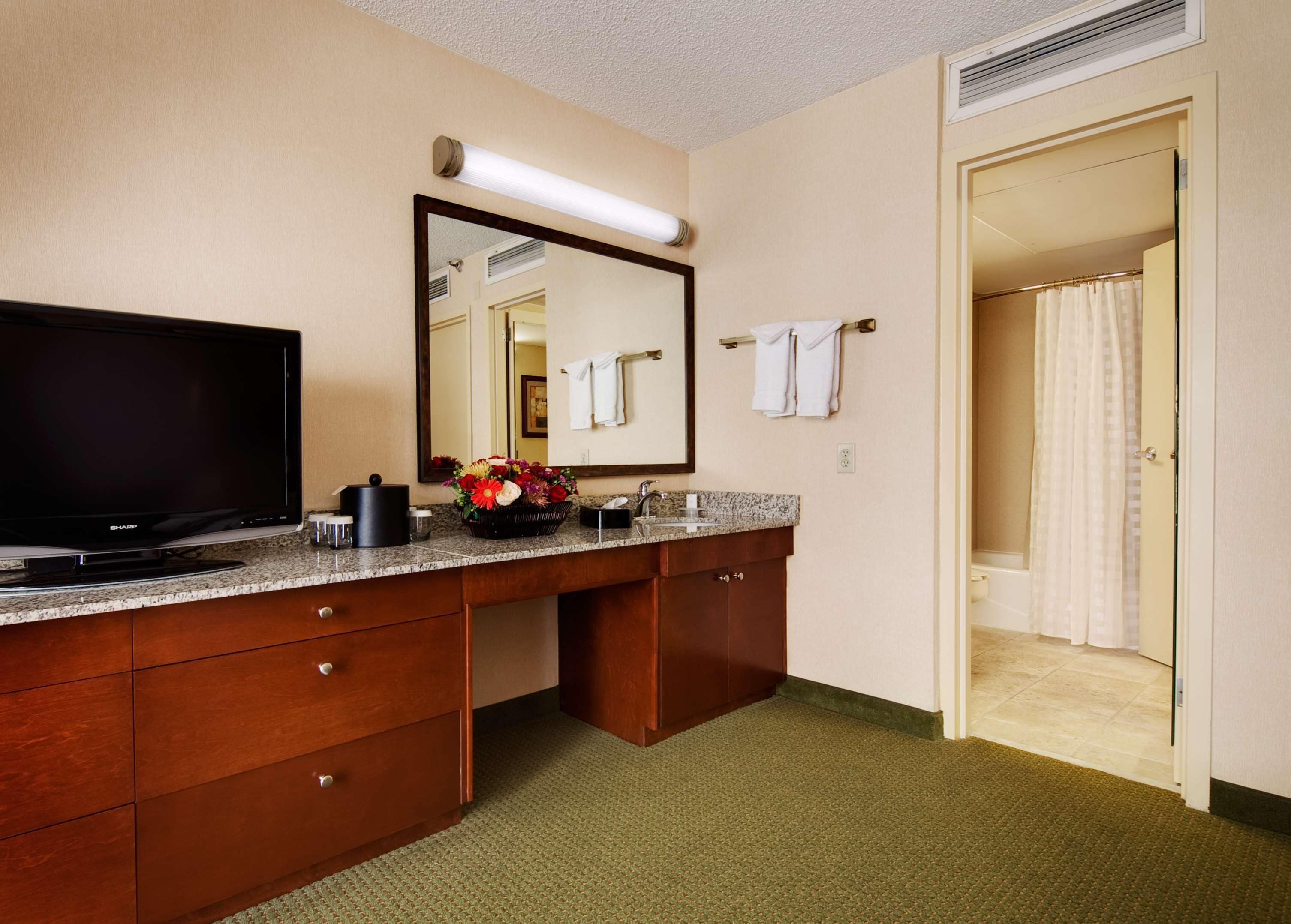 Embassy Suites Tulsa I-44 Embassy Suites Tulsa I-44