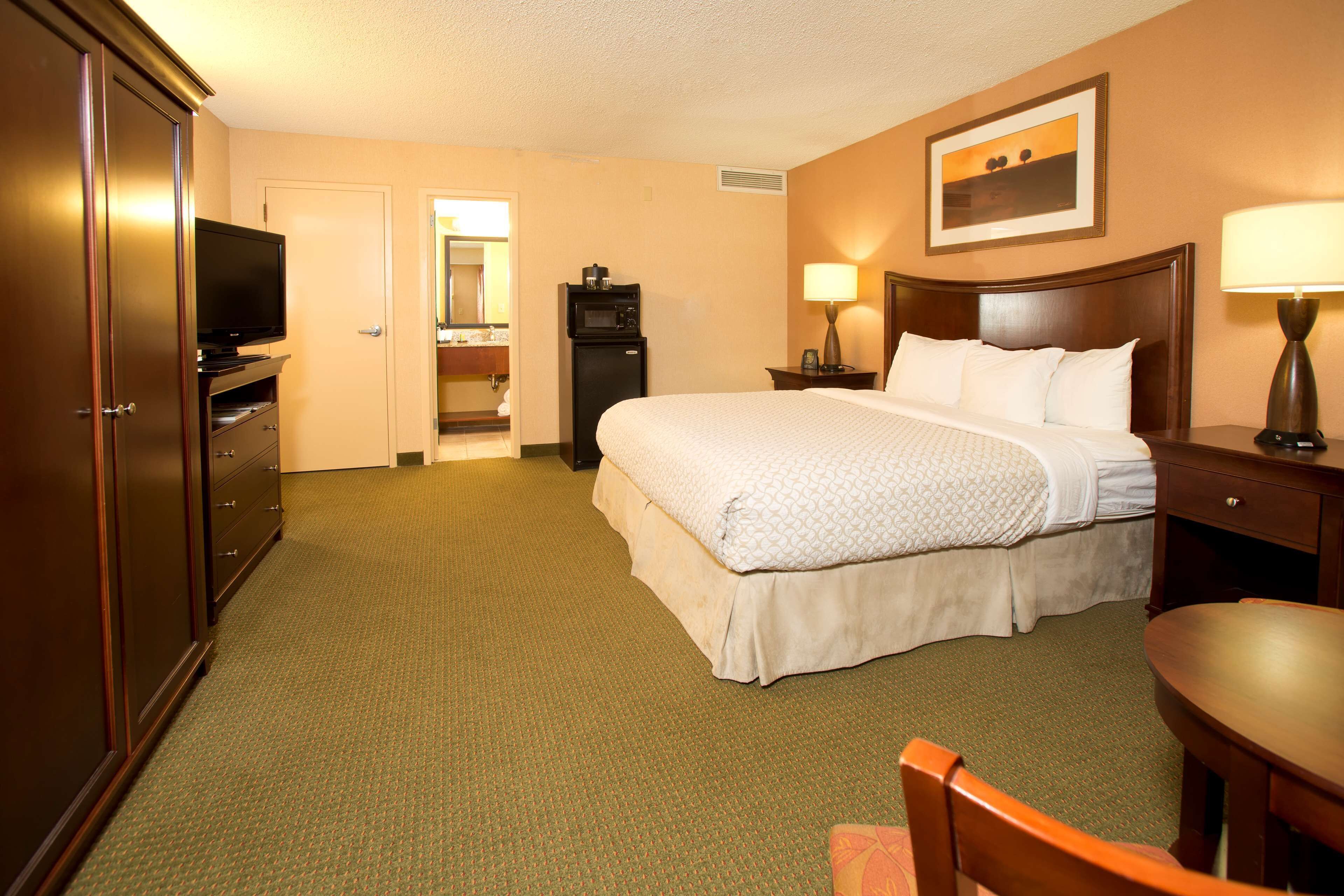 Embassy Suites Tulsa I-44 Embassy Suites Tulsa I-44
