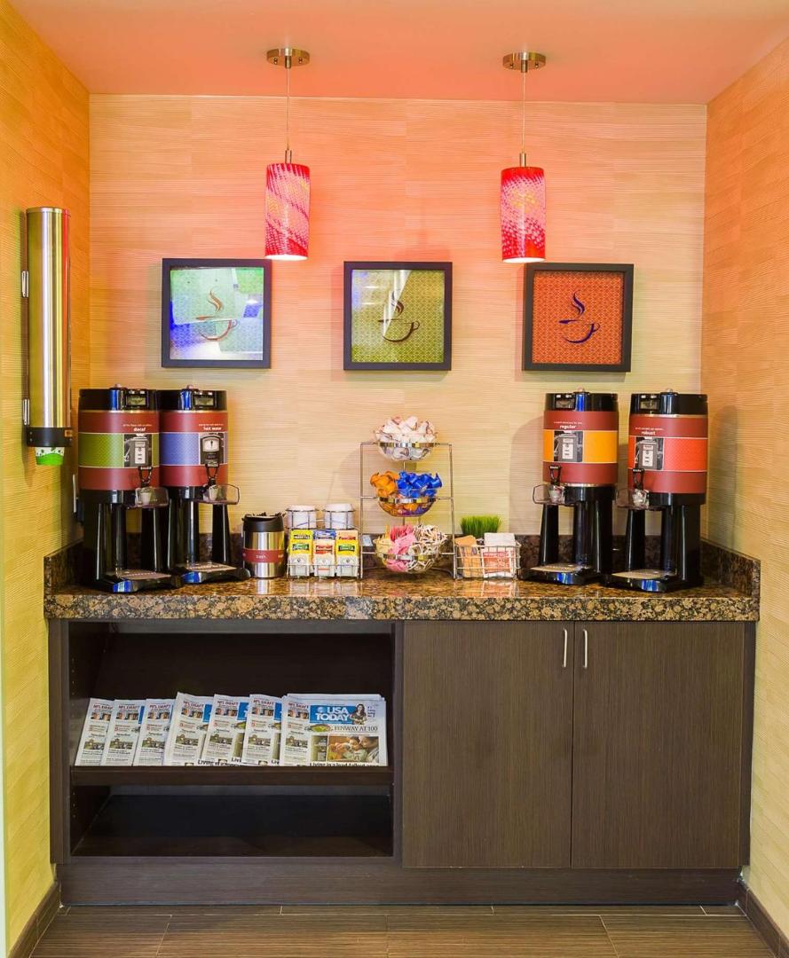 Hampton Inn & Suites Tulsa/Central Hampton Inn & Suites Tulsa/Central