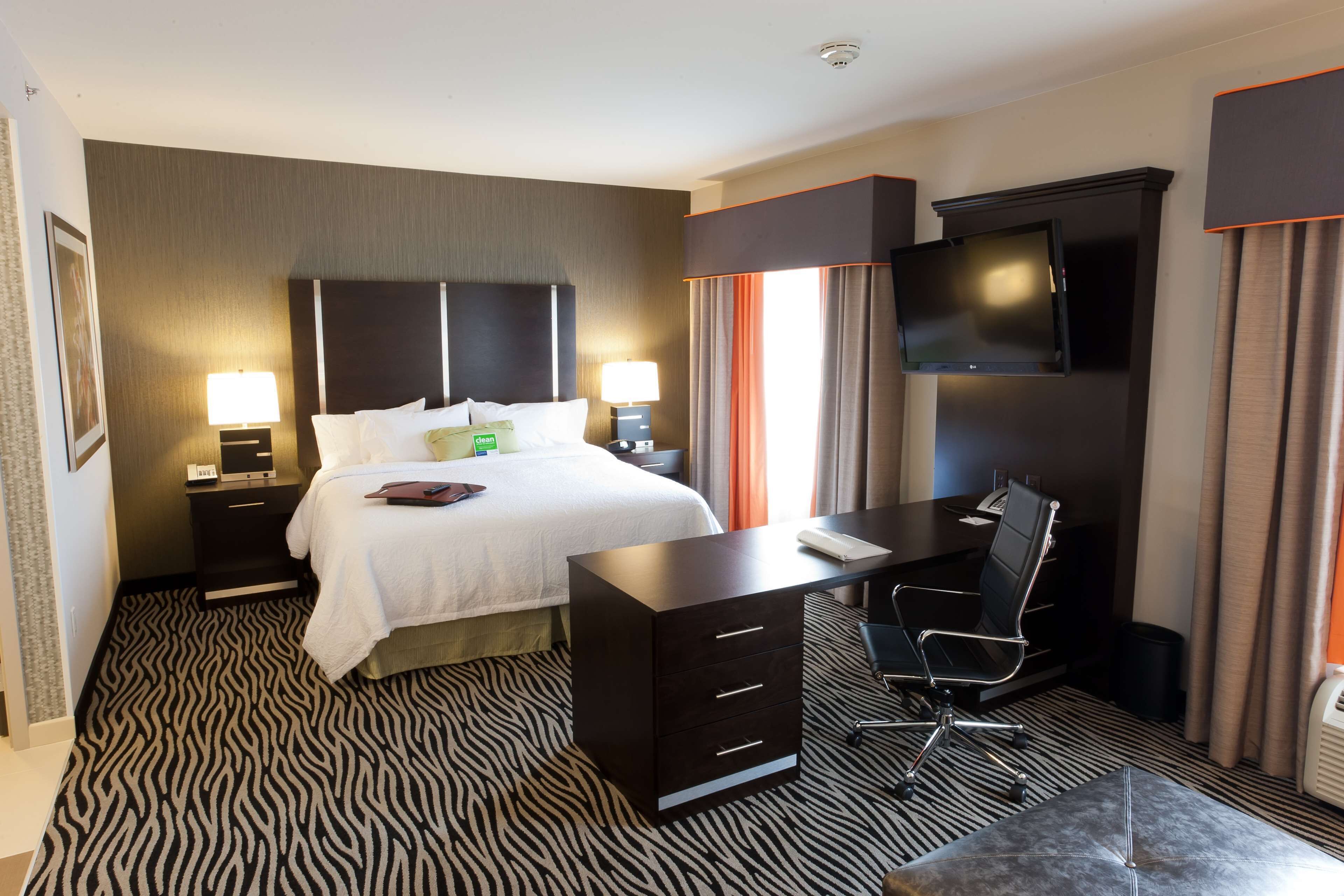 Hampton Inn & Suites Tulsa/Central Hampton Inn & Suites Tulsa/Central