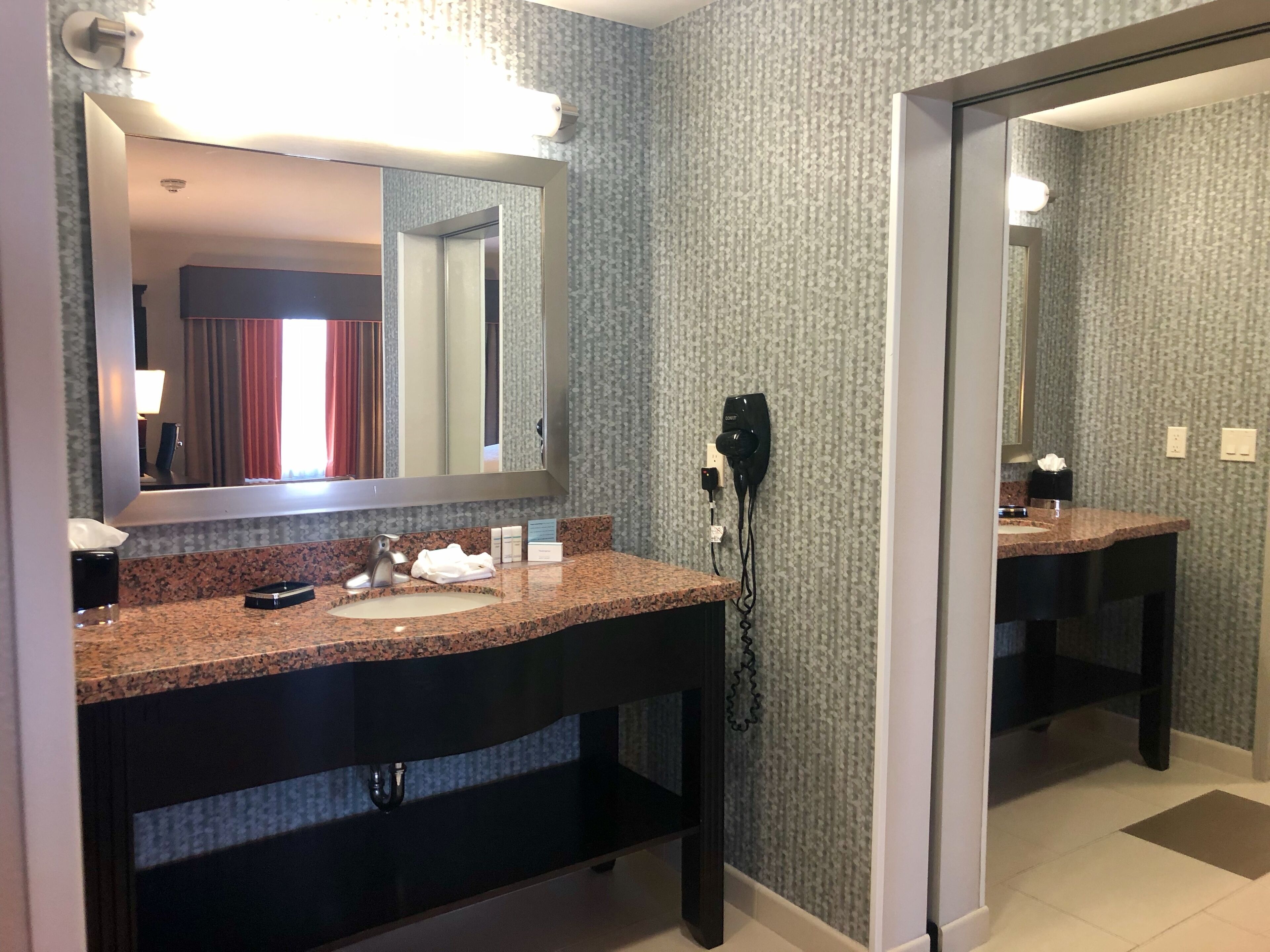 Hampton Inn & Suites Tulsa/Central Hampton Inn & Suites Tulsa/Central