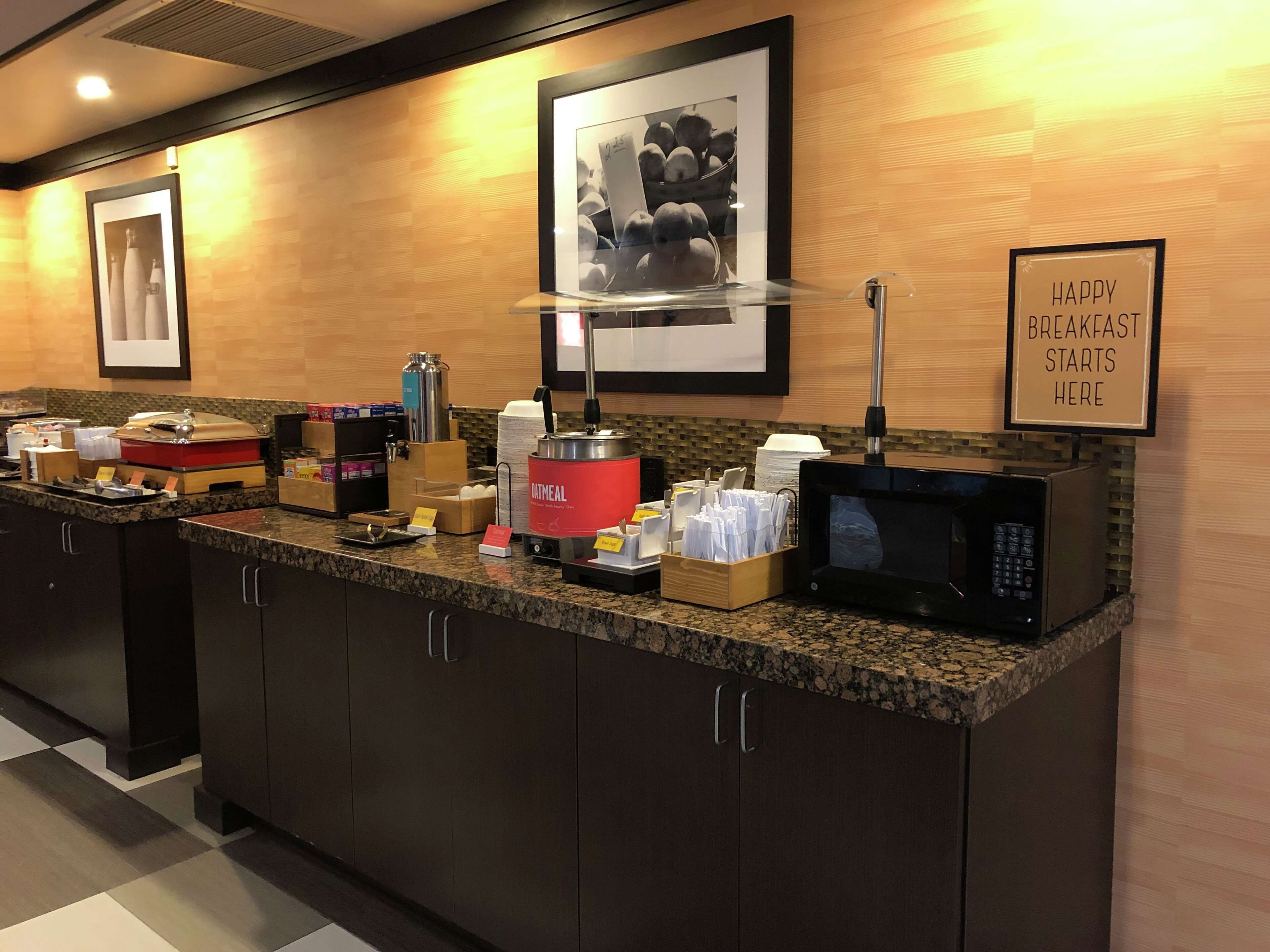 Hampton Inn & Suites Tulsa/Central Hampton Inn & Suites Tulsa/Central