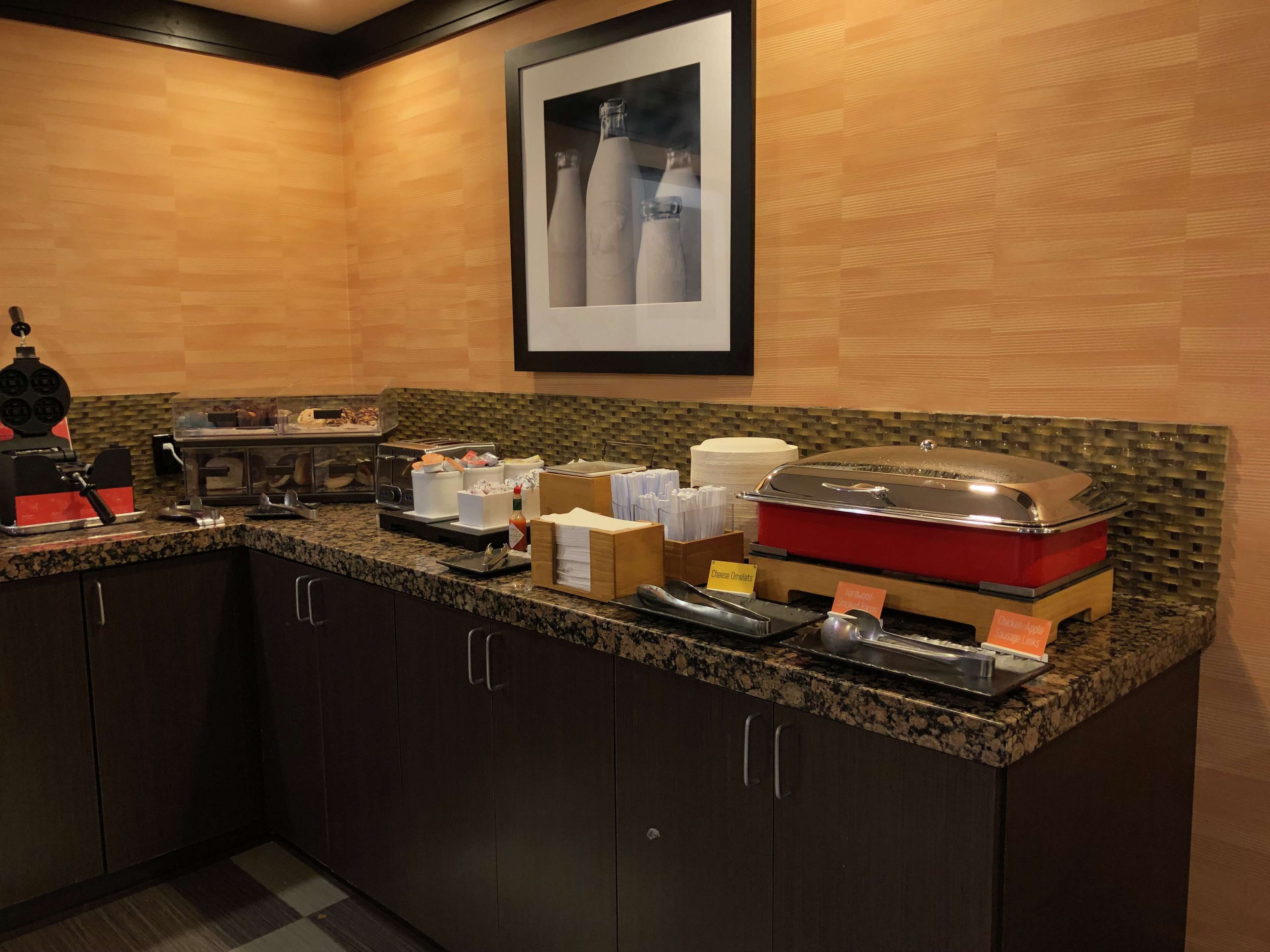 Hampton Inn & Suites Tulsa/Central Hampton Inn & Suites Tulsa/Central