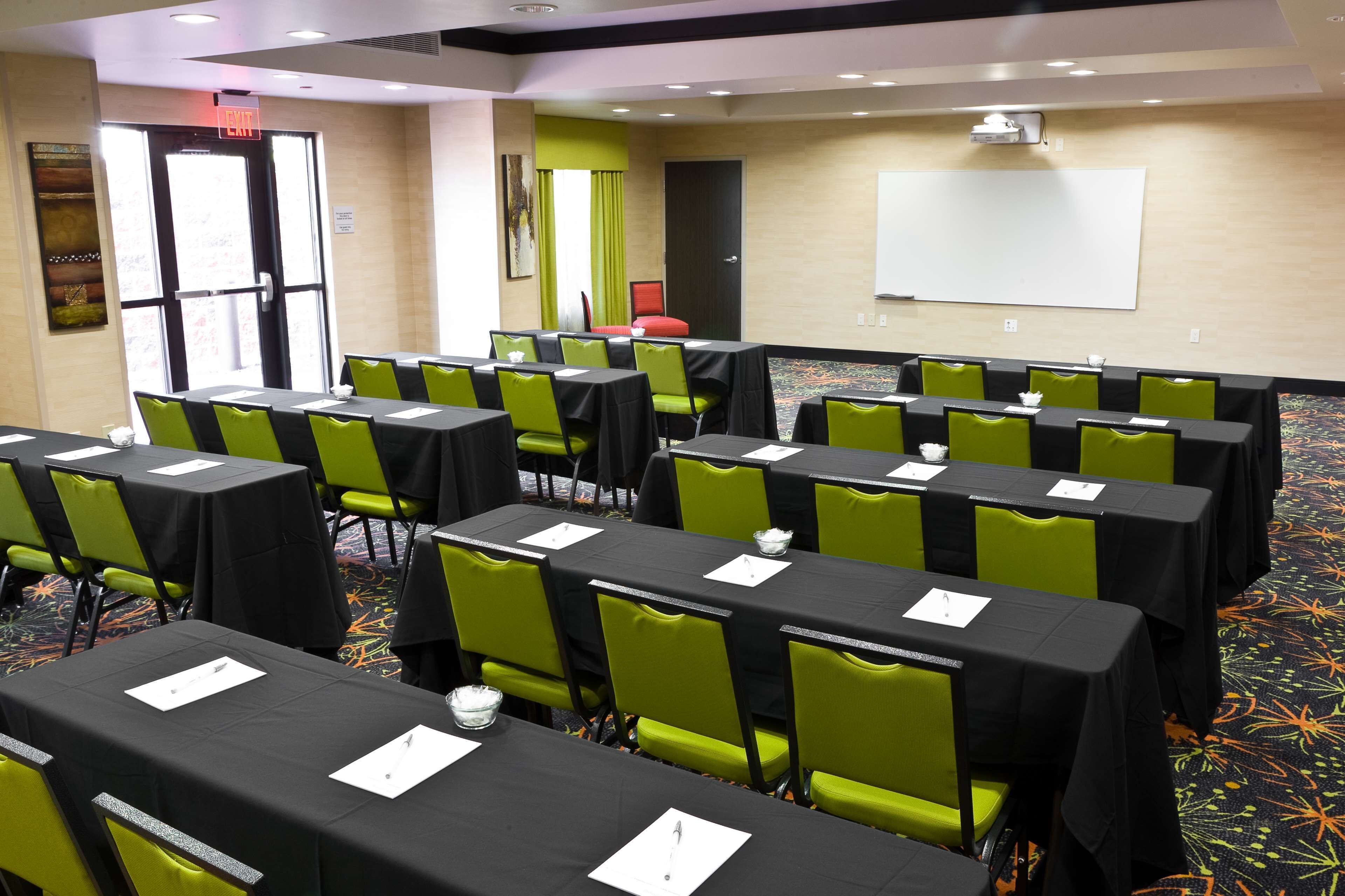 Hampton Inn & Suites Tulsa/Central Hampton Inn & Suites Tulsa/Central