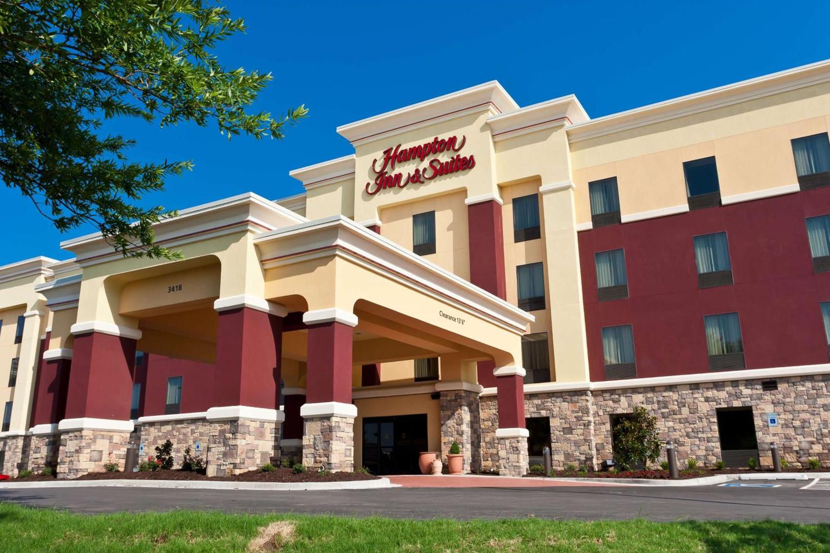 Hampton Inn & Suites Tulsa/Central Hampton Inn & Suites Tulsa/Central