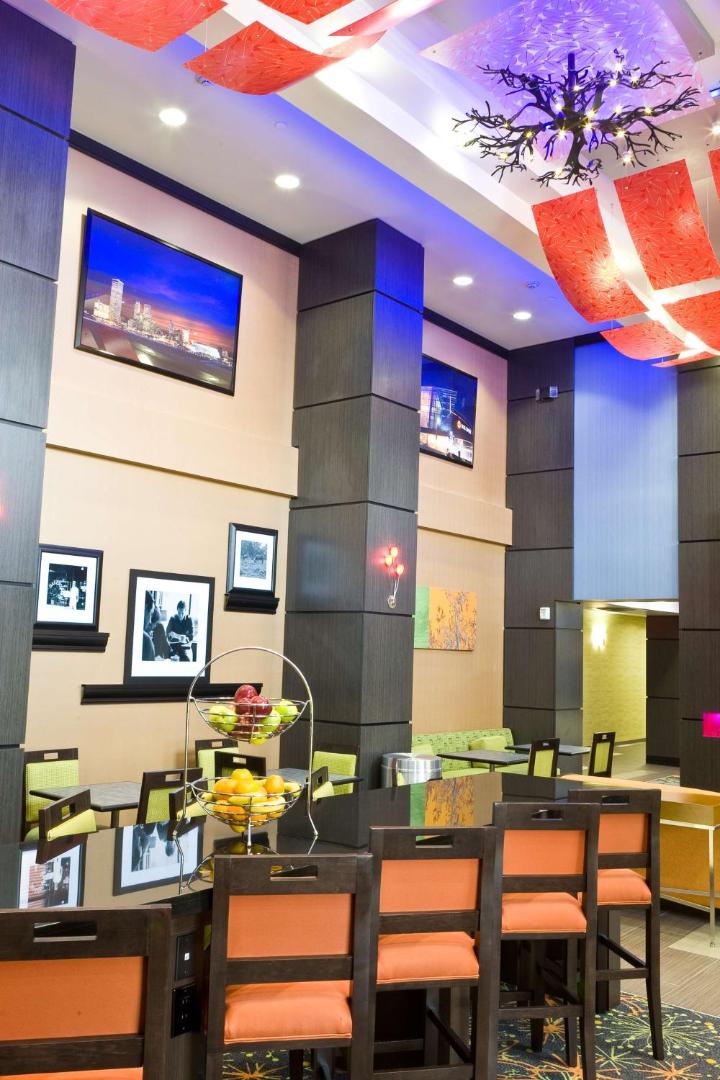 Hampton Inn & Suites Tulsa/Central Hampton Inn & Suites Tulsa/Central