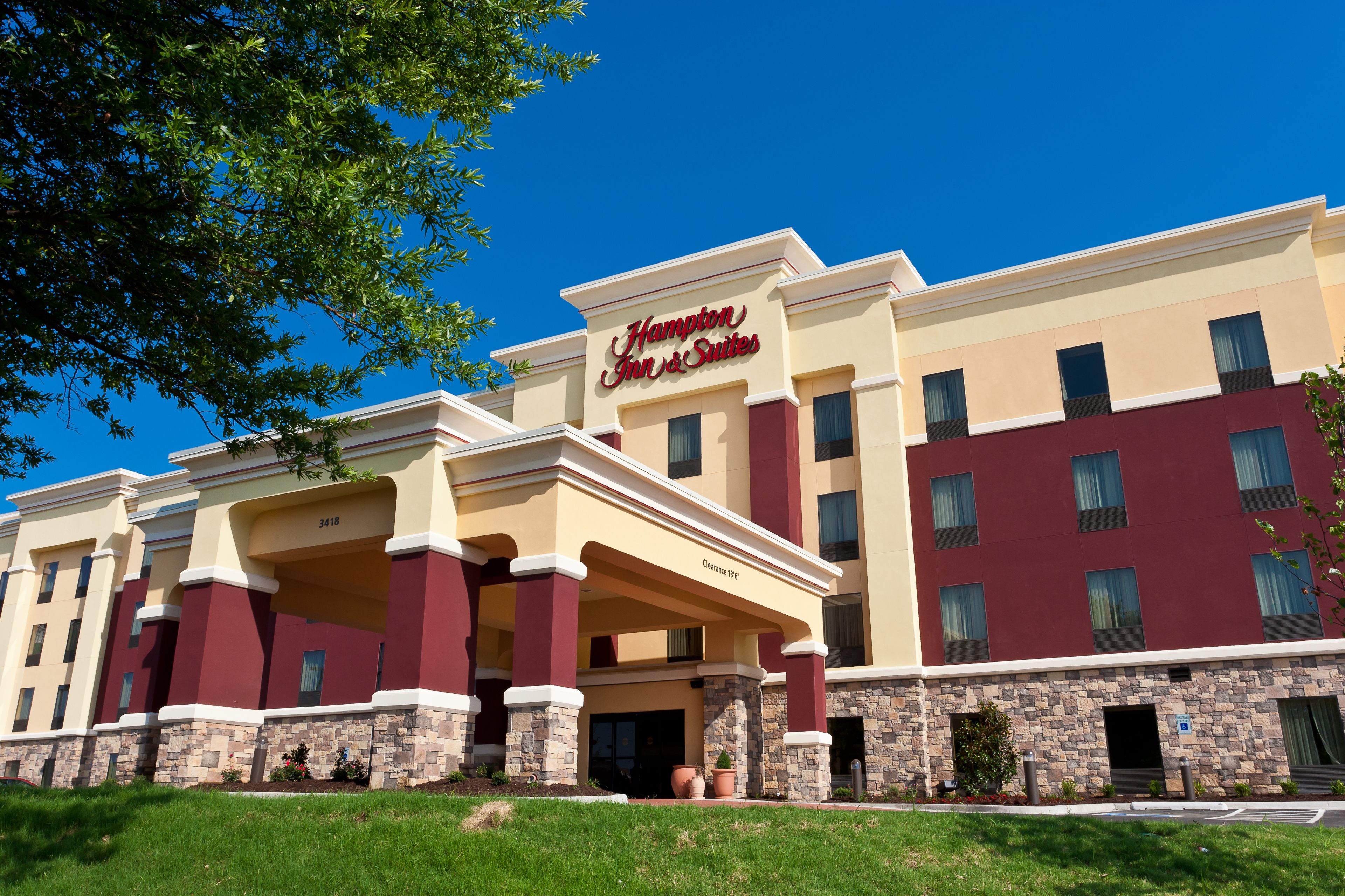 Hampton Inn & Suites Tulsa/Central Hampton Inn & Suites Tulsa/Central