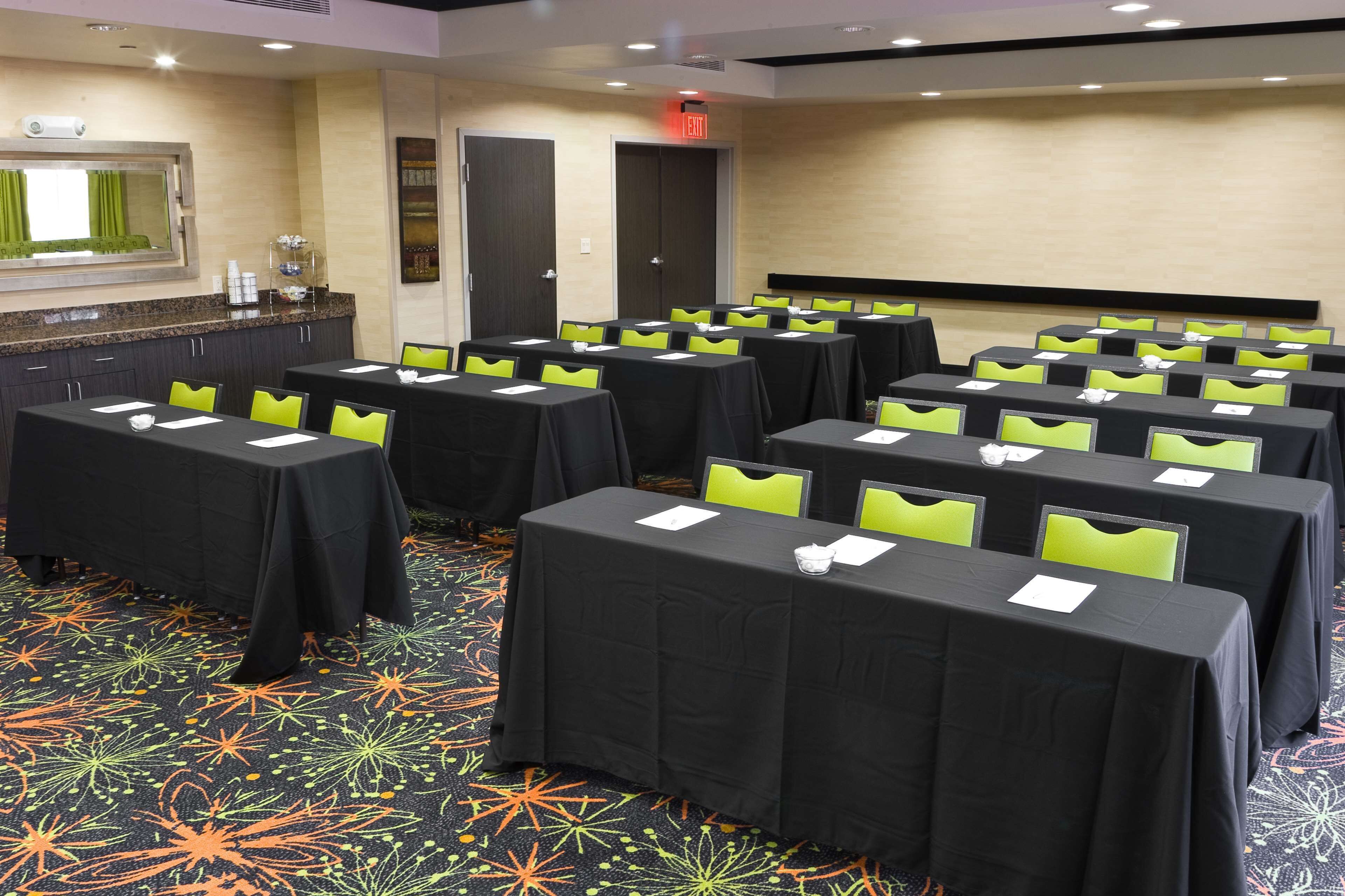 Hampton Inn & Suites Tulsa/Central Hampton Inn & Suites Tulsa/Central