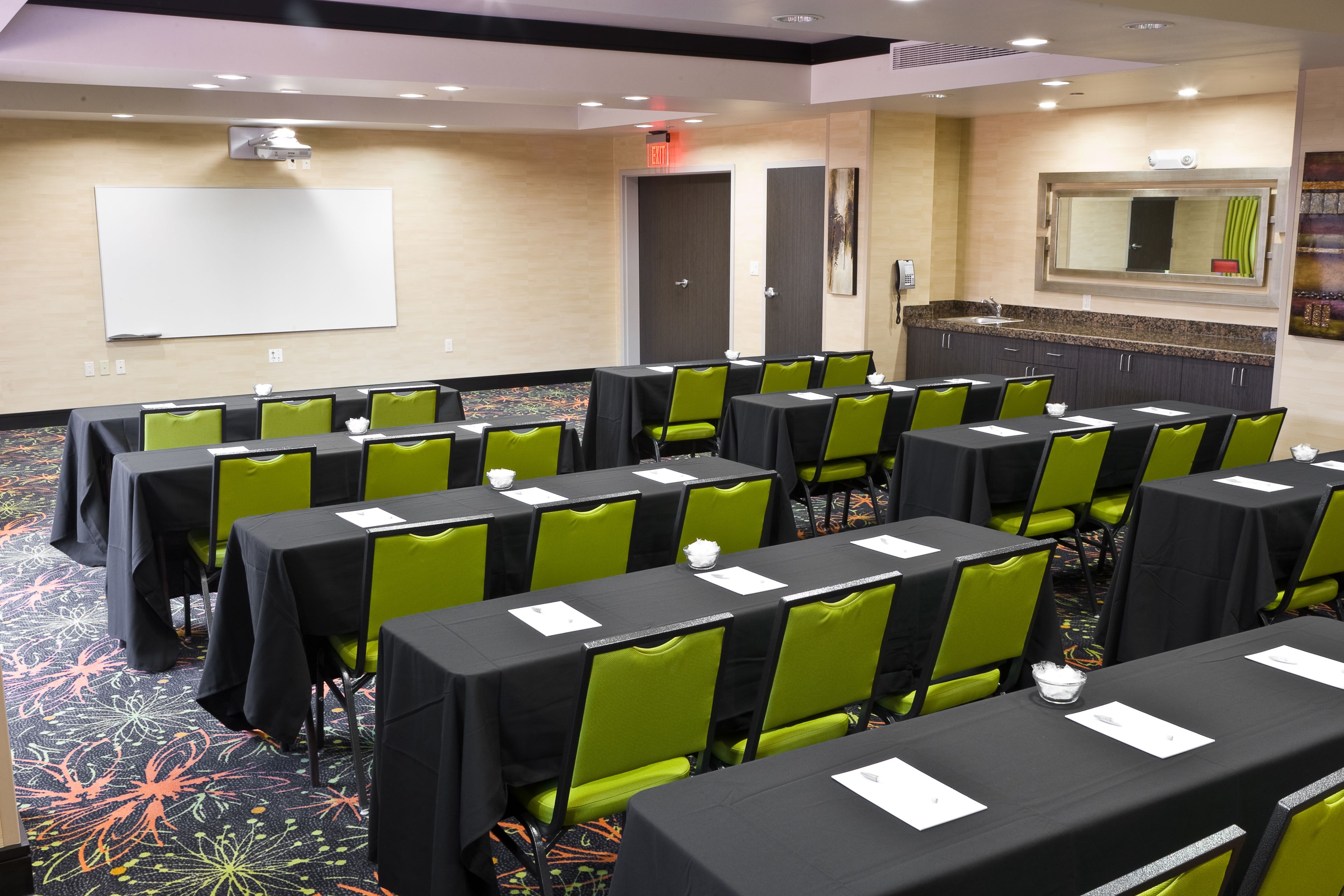 Hampton Inn & Suites Tulsa/Central Hampton Inn & Suites Tulsa/Central