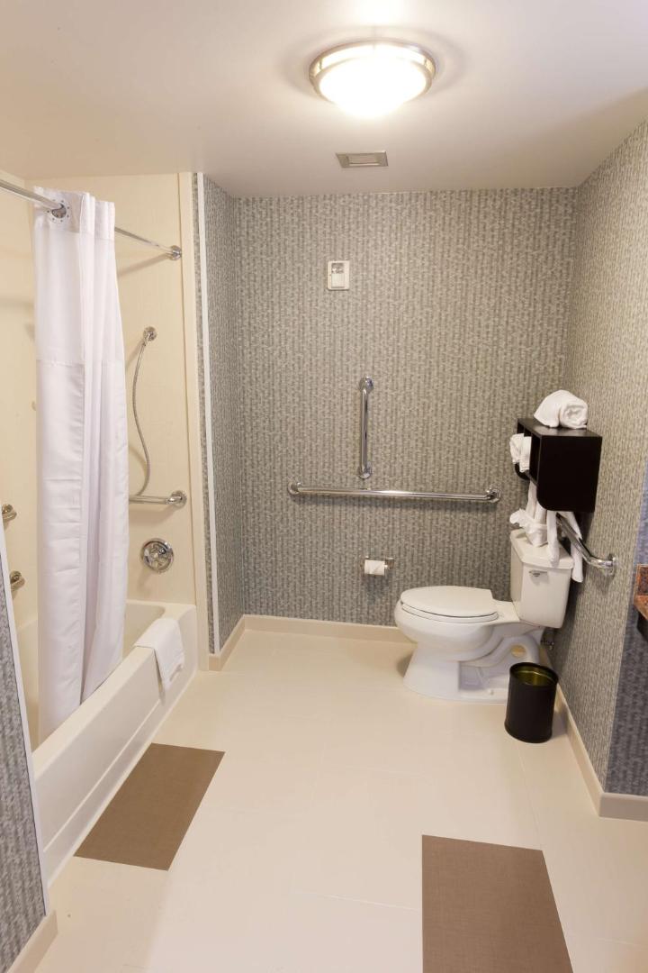 Hampton Inn & Suites Tulsa/Central Hampton Inn & Suites Tulsa/Central