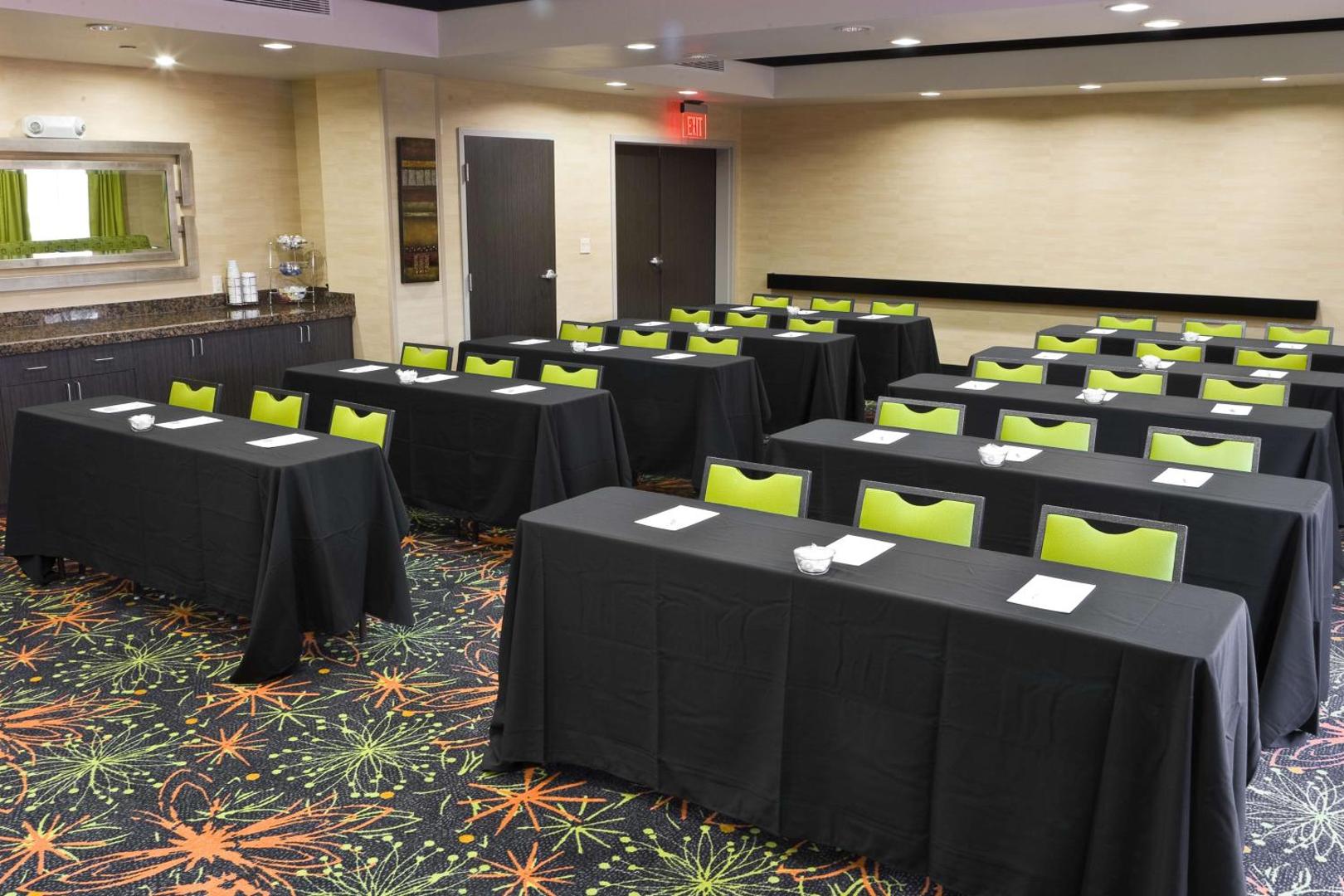 Hampton Inn & Suites Tulsa/Central Hampton Inn & Suites Tulsa/Central