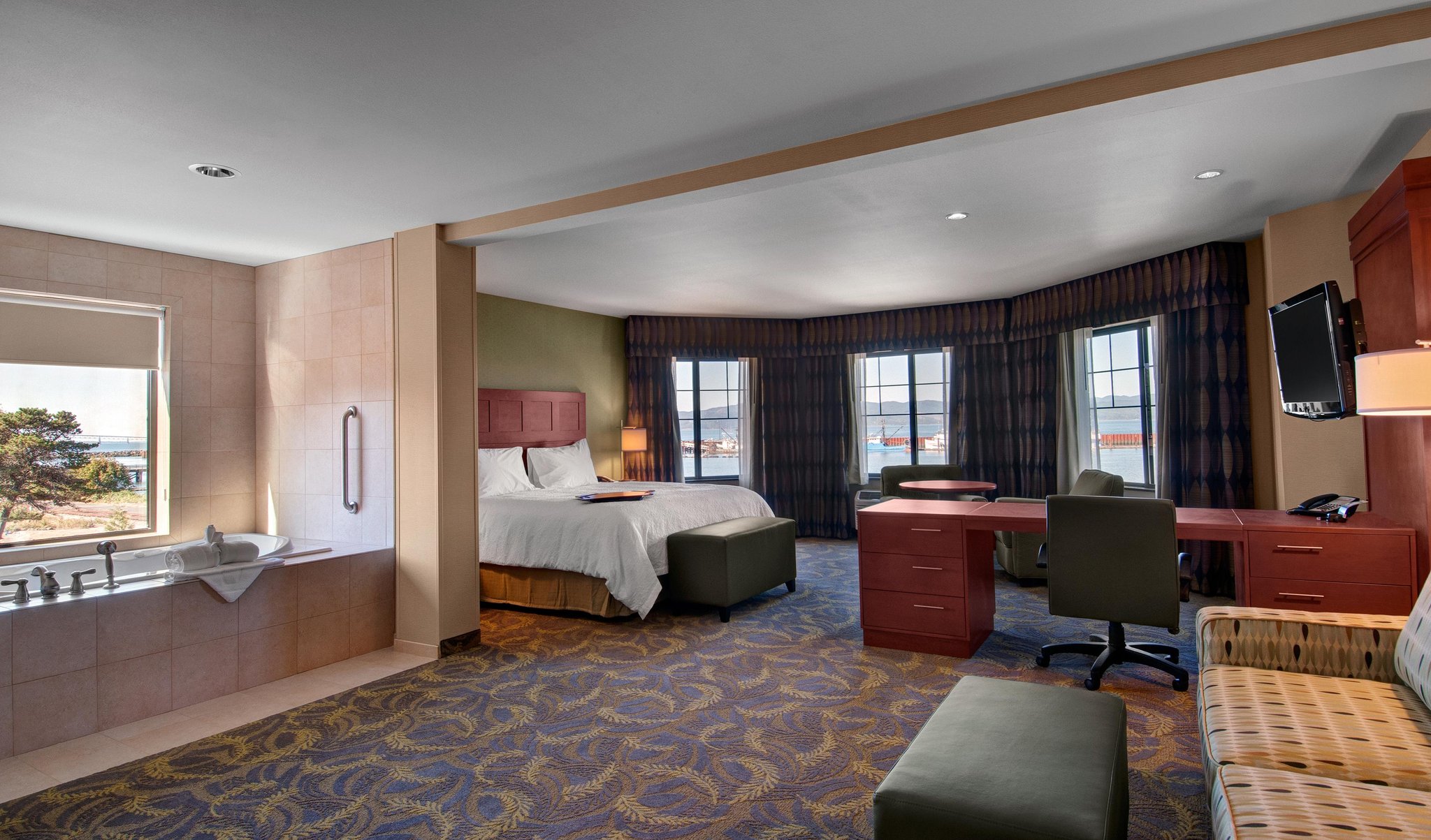 Hampton Inn & Suites Astoria Hampton Inn & Suites Astoria