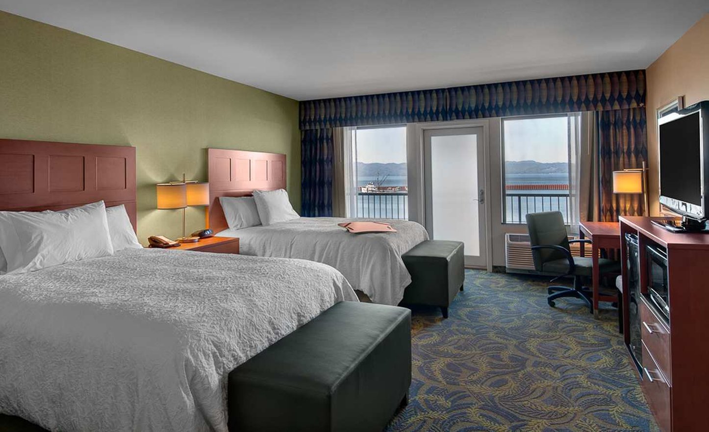 Hampton Inn & Suites Astoria Hampton Inn & Suites Astoria