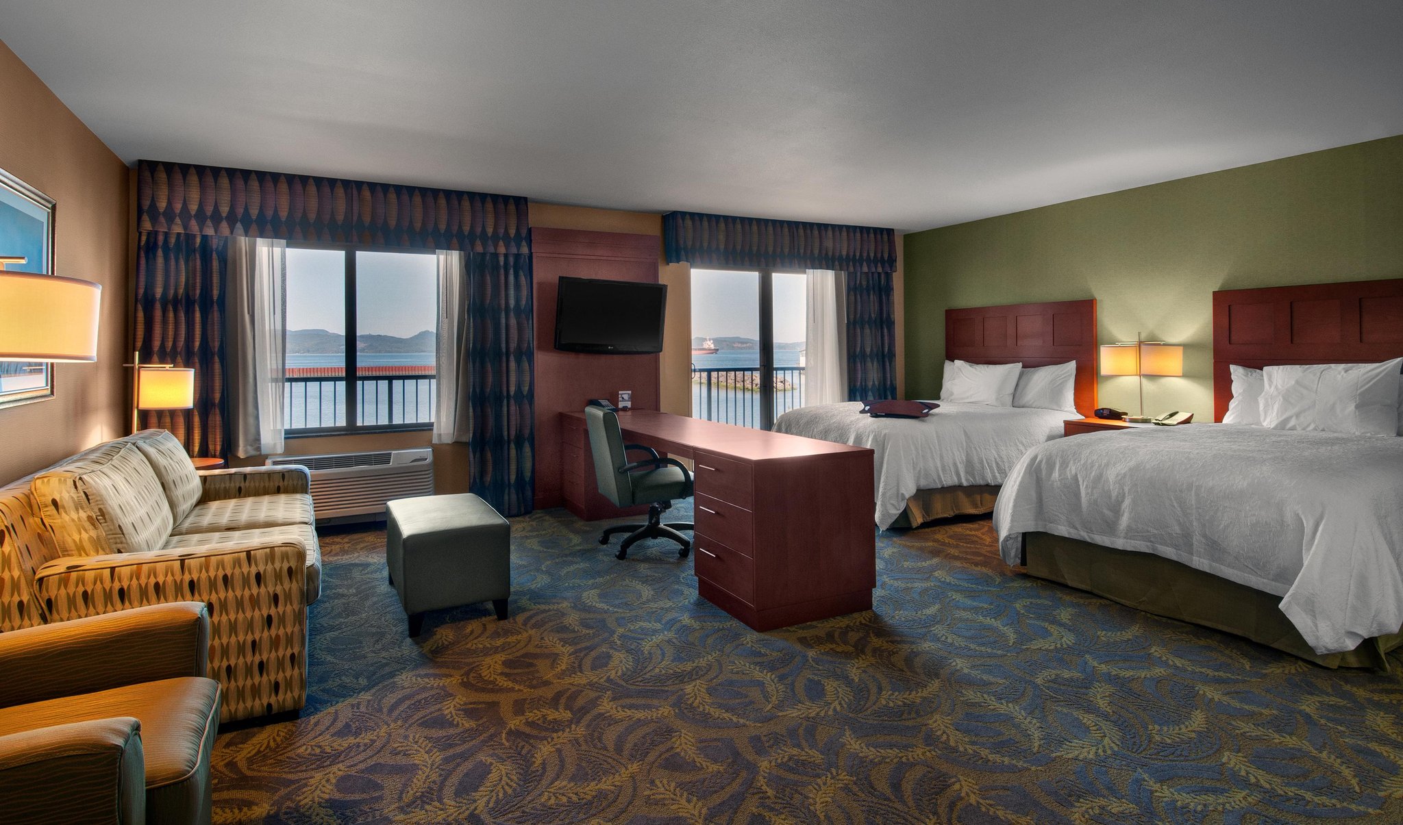 Hampton Inn & Suites Astoria Hampton Inn & Suites Astoria