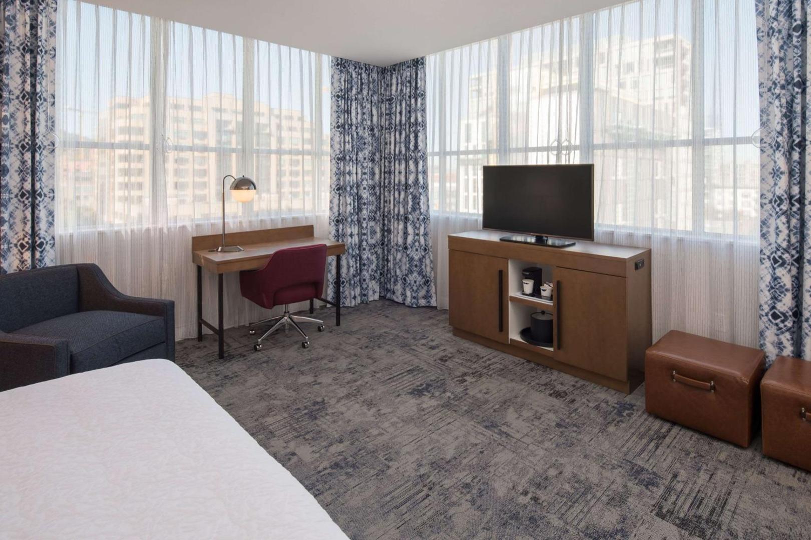 Hampton Inn & Suites by Hilton Portland-Pearl District Hampton Inn & Suites by Hilton Portland-Pearl District