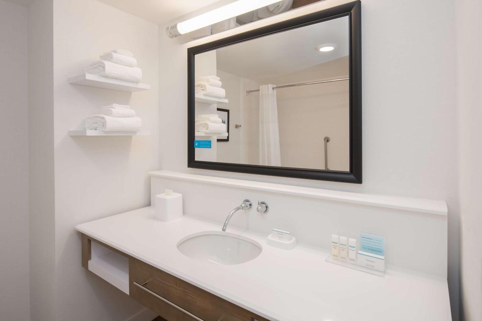Hampton Inn & Suites by Hilton Portland-Pearl District Hampton Inn & Suites by Hilton Portland-Pearl District