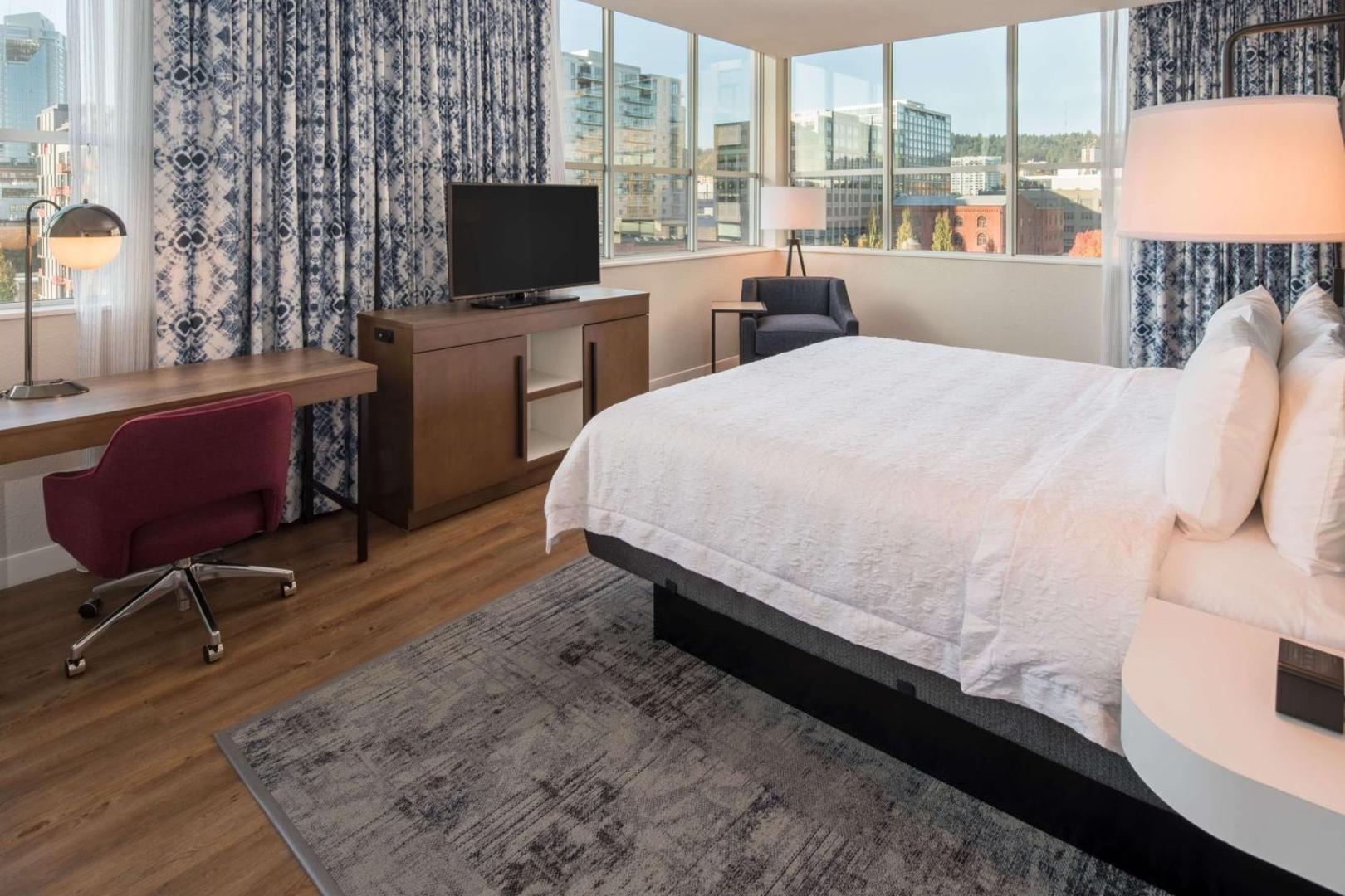 Hampton Inn & Suites by Hilton Portland-Pearl District Hampton Inn & Suites by Hilton Portland-Pearl District