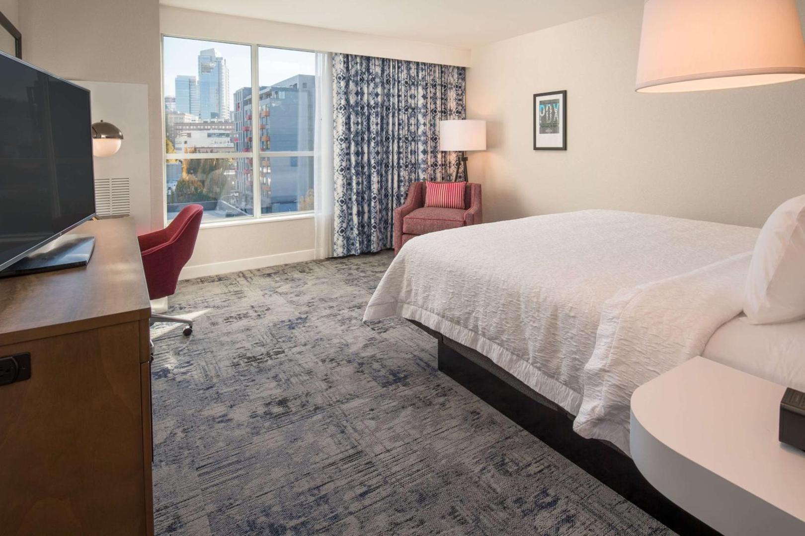 Hampton Inn & Suites by Hilton Portland-Pearl District Hampton Inn & Suites by Hilton Portland-Pearl District