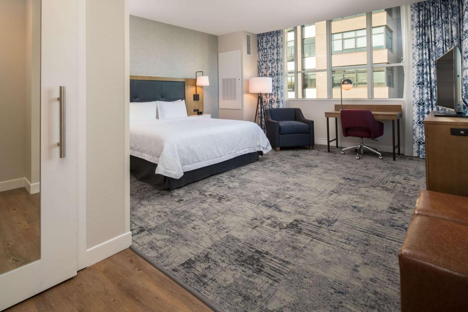 Hampton Inn & Suites by Hilton Portland-Pearl District Hampton Inn & Suites by Hilton Portland-Pearl District
