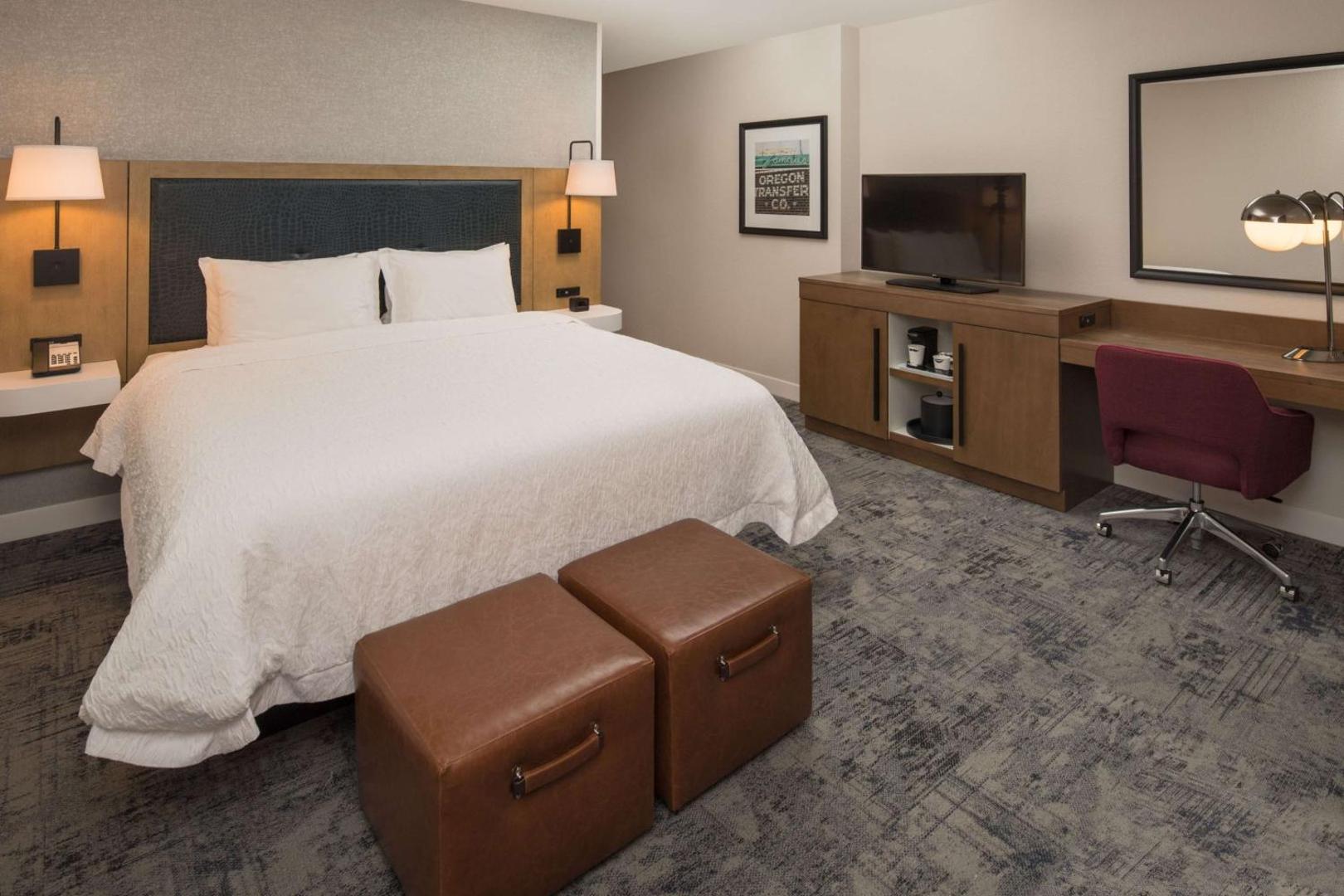 Hampton Inn & Suites by Hilton Portland-Pearl District Hampton Inn & Suites by Hilton Portland-Pearl District