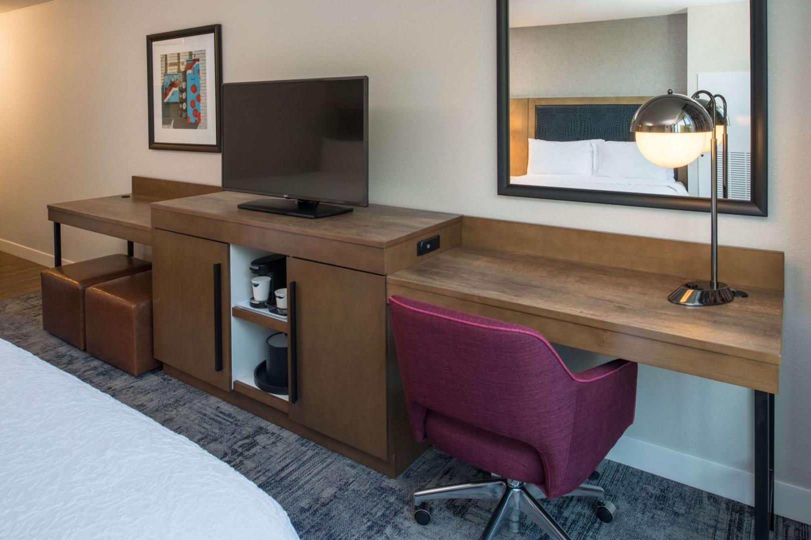 Hampton Inn & Suites by Hilton Portland-Pearl District Hampton Inn & Suites by Hilton Portland-Pearl District
