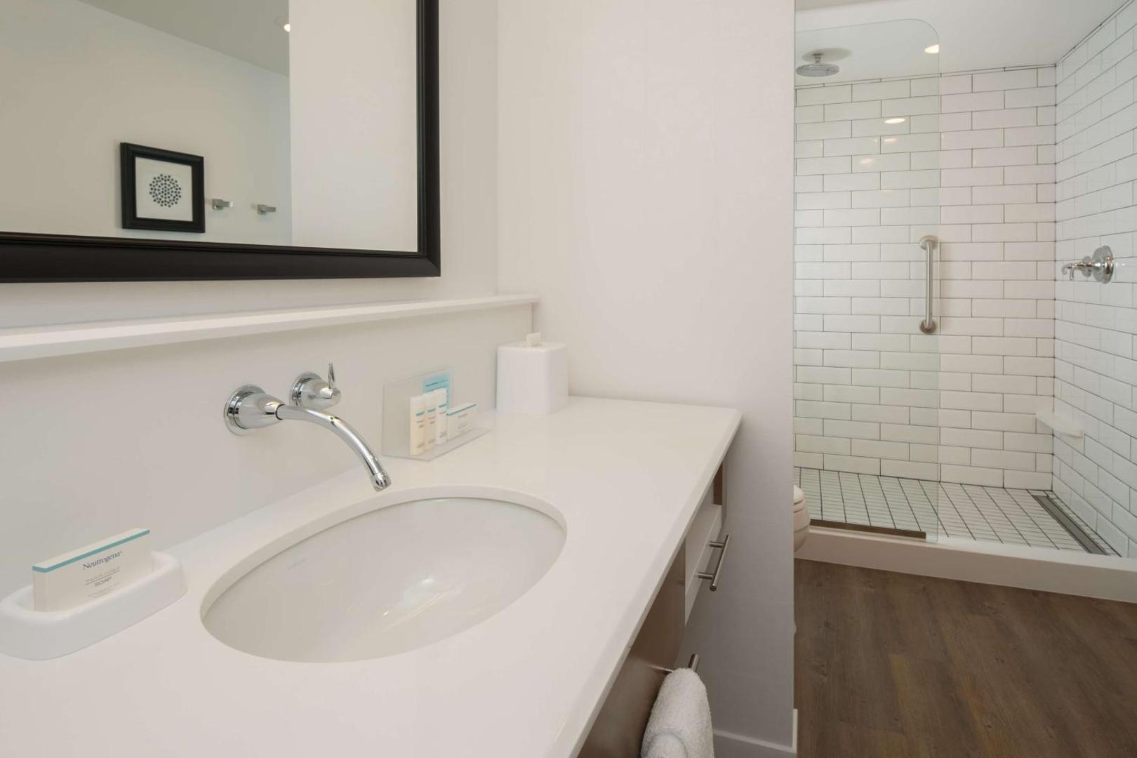 Hampton Inn & Suites by Hilton Portland-Pearl District Hampton Inn & Suites by Hilton Portland-Pearl District